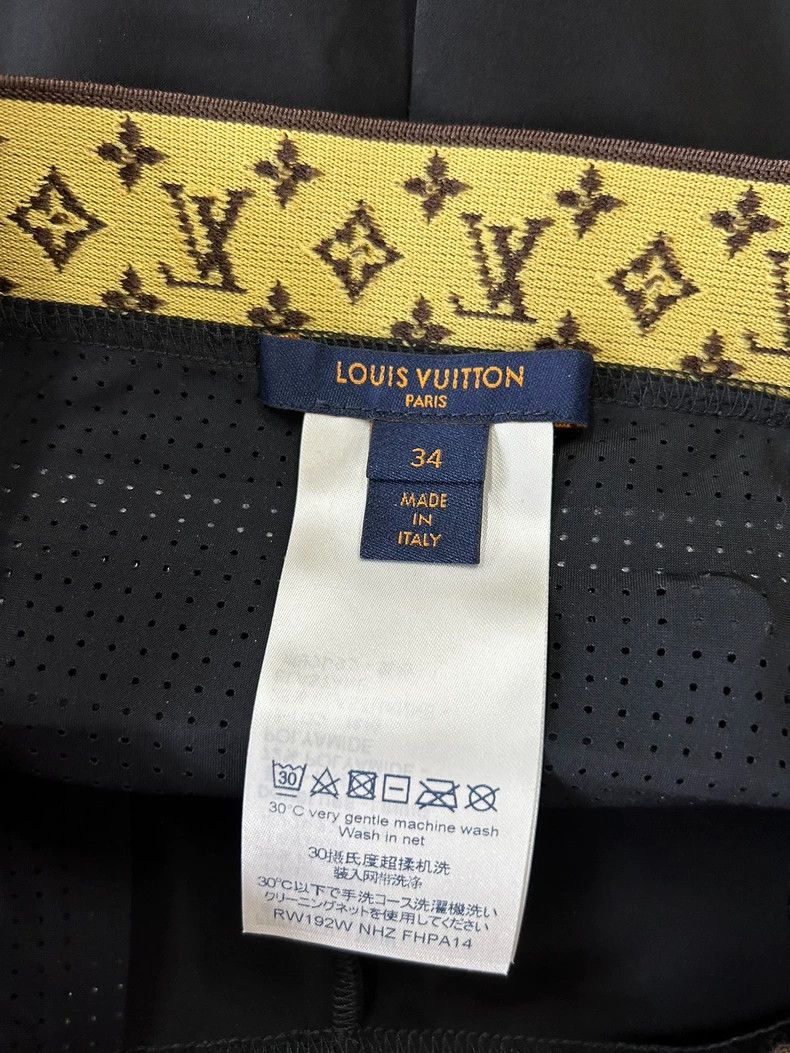 Louis Vuitton Louis Vuitton Black Five-Point Monogram Belted Stretch Cas Size US 34 / EU 50 - 6 Thumbnail