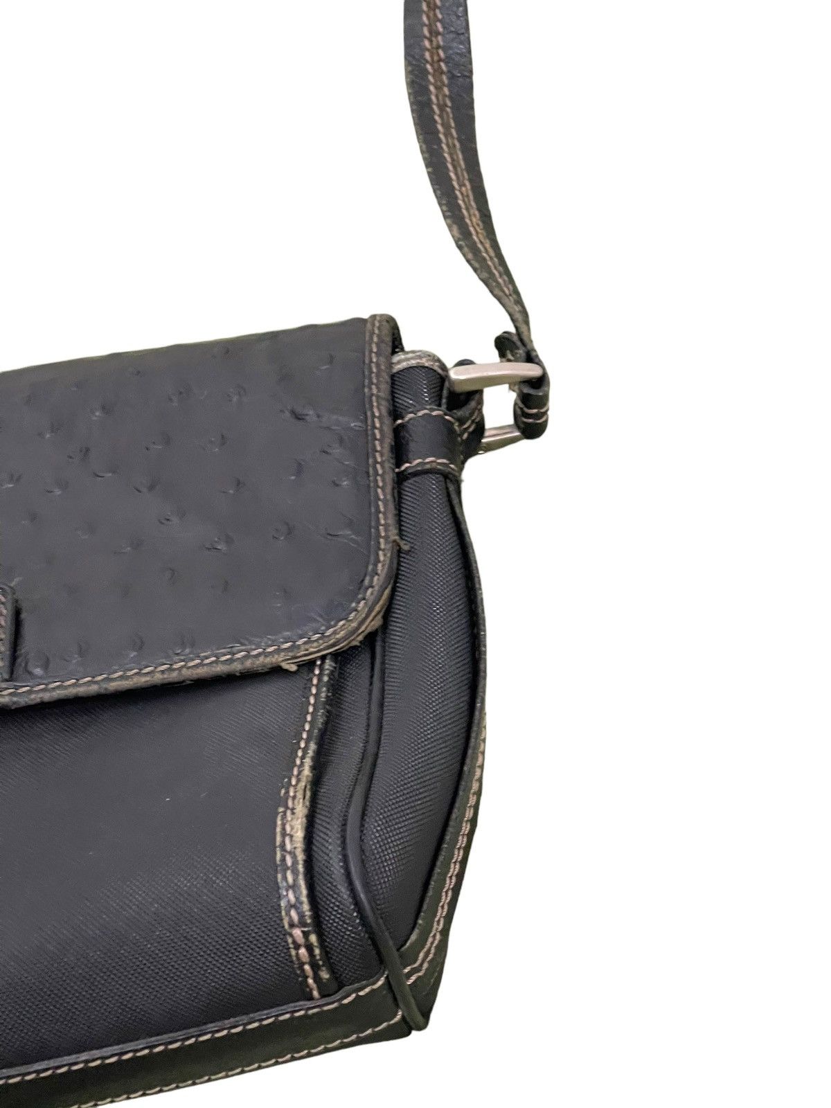 Gianfranco Ferre Cross Body Vtg Gianfranco Ferre Leather Sling Bag 2🟩 Size ONE SIZE - 9 Thumbnail