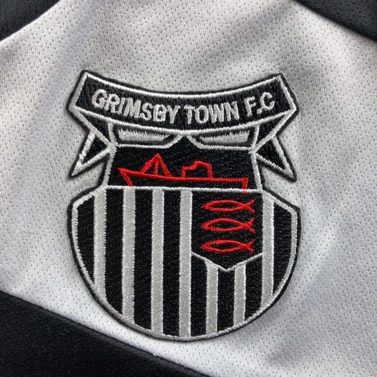 Errea Grimsby Town Errea training football jersey size M Size US M / EU 48-50 / 2 - 3 Thumbnail