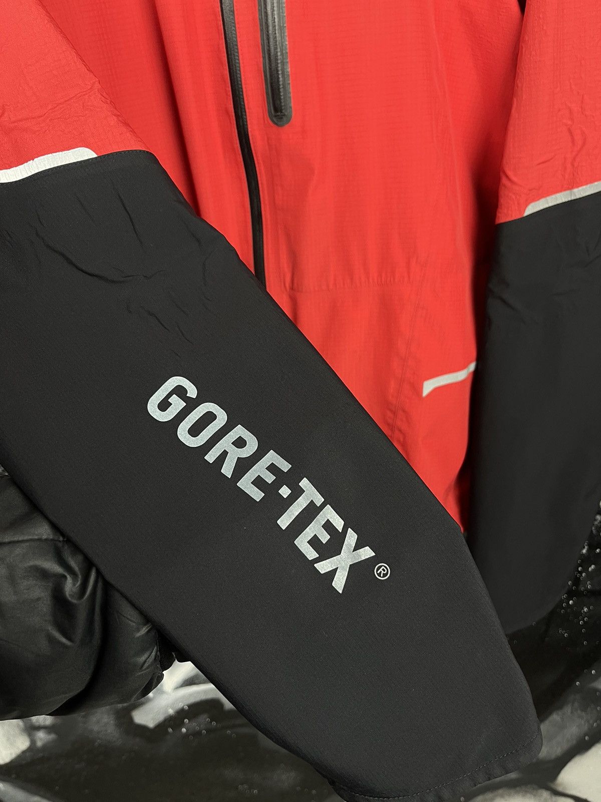 Goretex Gore Bike Wear Gore-Tex Full Zip Red/Black Active Cycling Jacket Men’s Size L Size US L / EU 52-54 / 3 - 7 Thumbnail