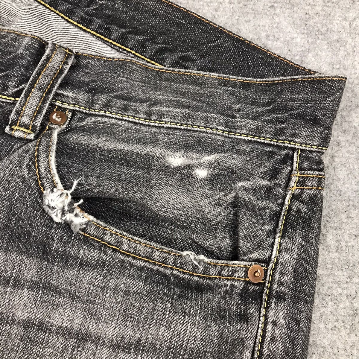 Japanese Brand × Jun Takahashi Distressed Uniqlo japan denim Black faded pants Size US 36 / EU 52 - 7 Thumbnail