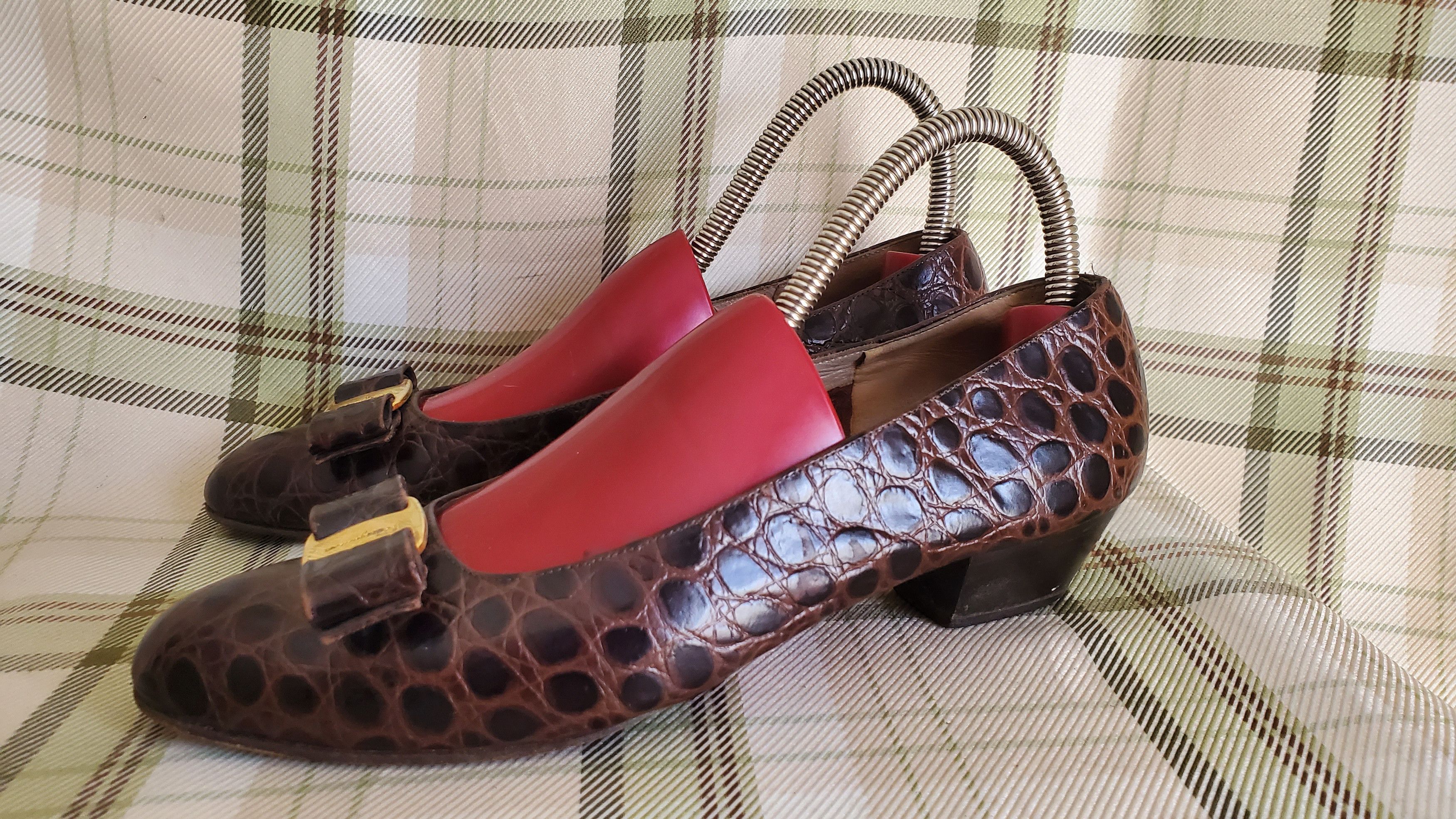 Salvatore Ferragamo Salvatore Ferragamo Crocodile Pump Shoes Size US 8 / IT 38 - 1 Thumbnail