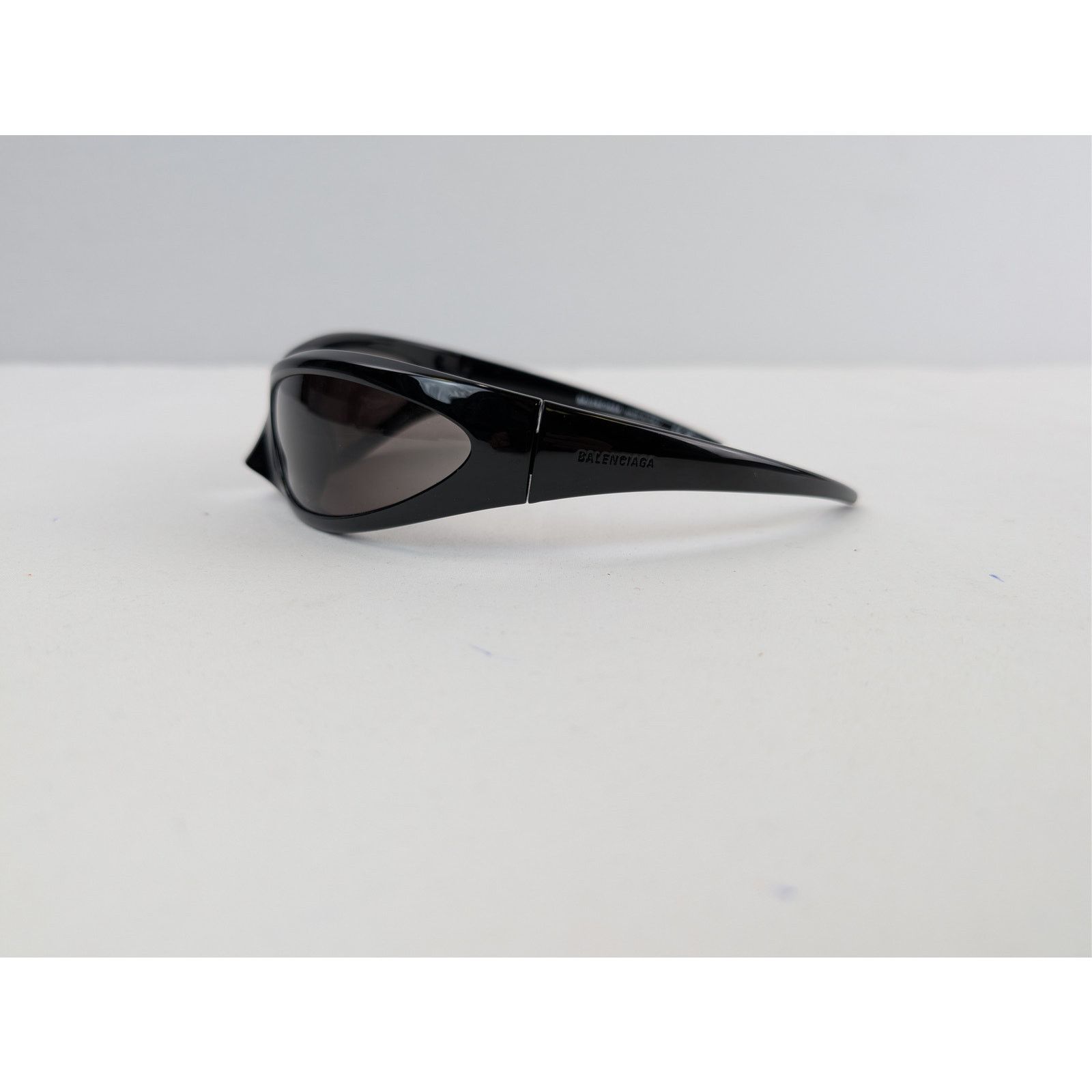 Balenciaga o1rshd1 Size: OS / Skin Cat Sunglasses in Black Size ONE SIZE - 6 Thumbnail