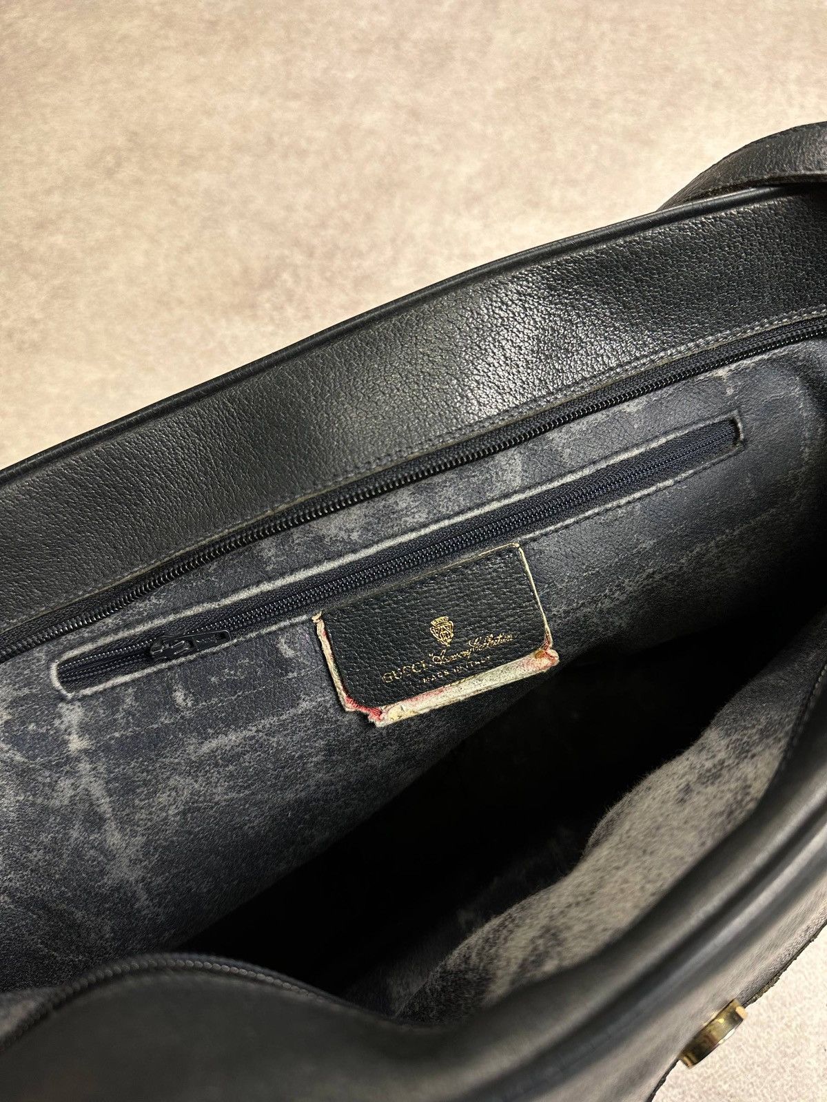 Gucci Vintage 80s Gucci GG Leather Crossbody Bag Very Rare Size ONE SIZE - 9 Thumbnail