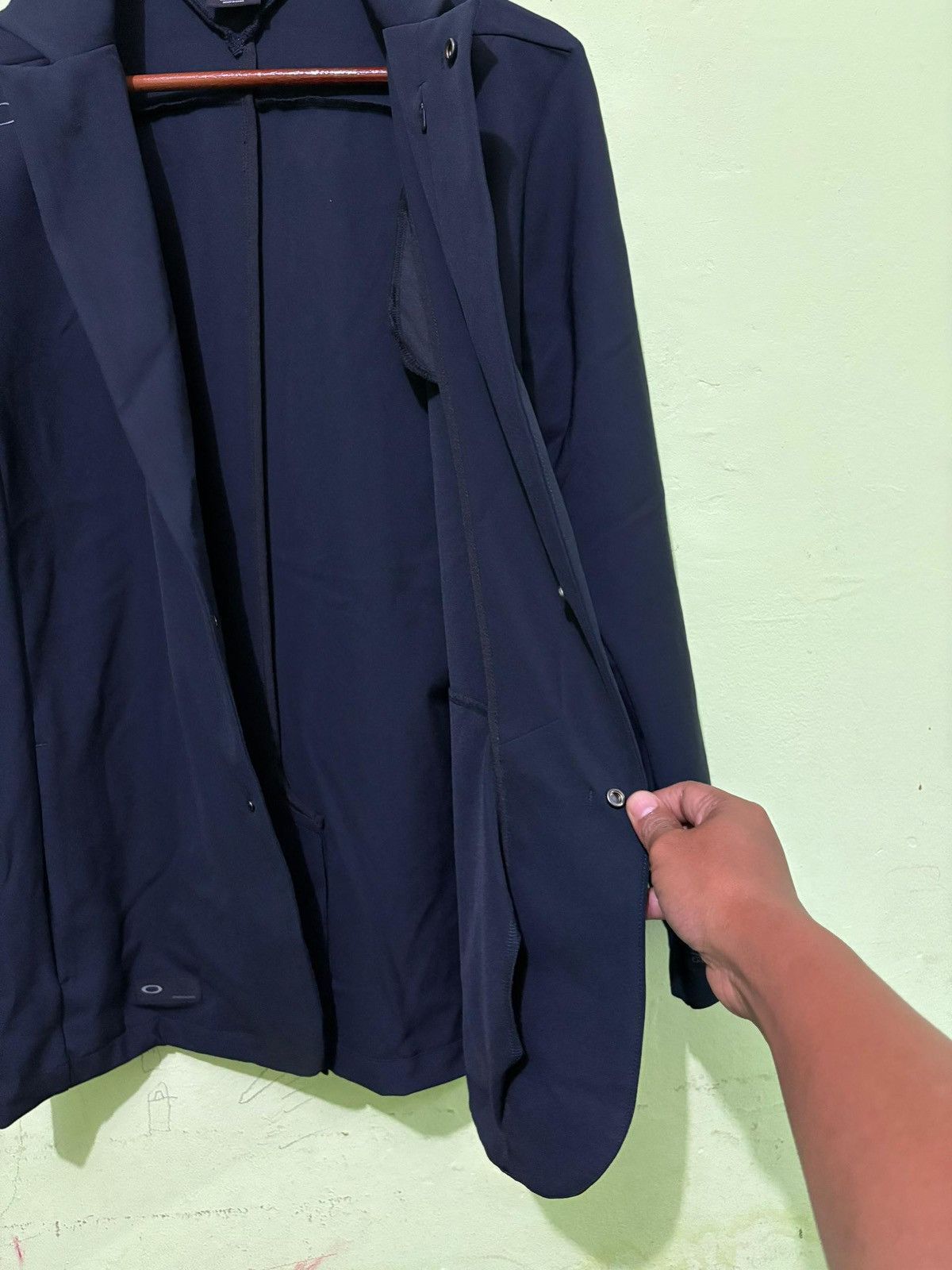 Oakley VTG Oakley Light Jacket Design The World Is Always Involving Size US L / EU 52-54 / 3 - 5 Thumbnail