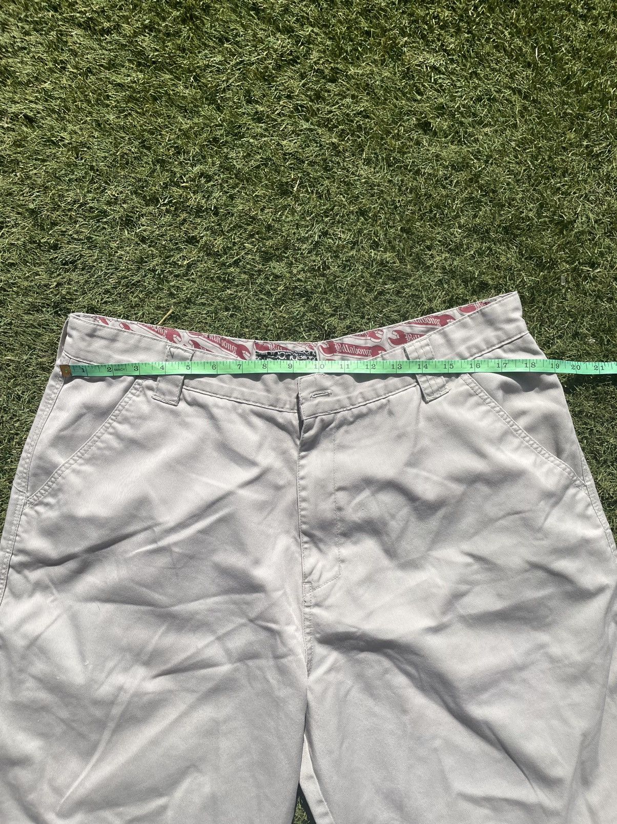 Billabong Billabong Men’s Beige Embroidered Logo Shorts Y2K no button Size US 36 / EU 52 - 4 Thumbnail