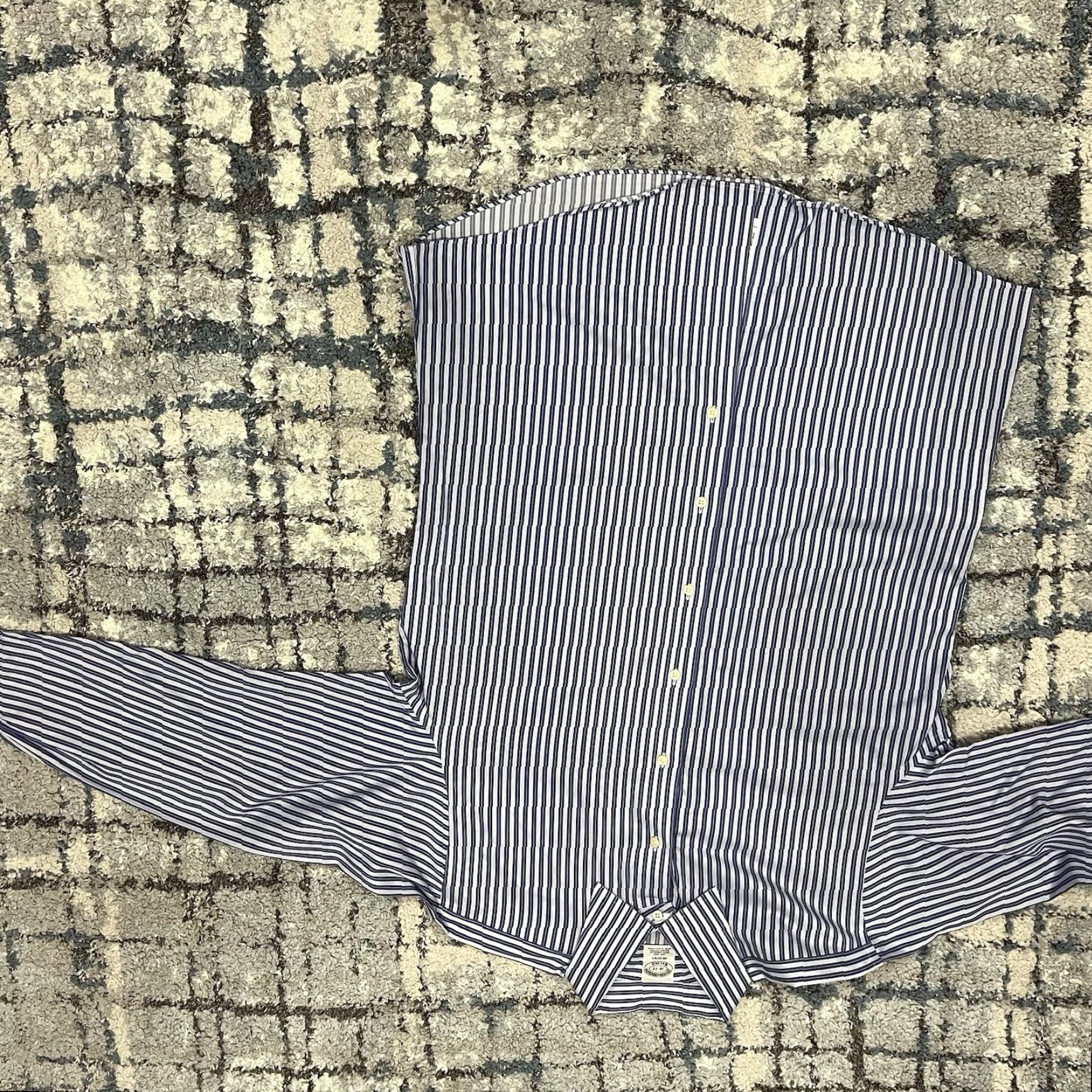 Brooks Brothers Brooks Brothers Mens Dress Shirt Regent Lot Size 16 33 Non Iron Supima Cotton Polka Dot Blue Regular Neck 16in Barrel Cuff Size 42R - 4 Thumbnail