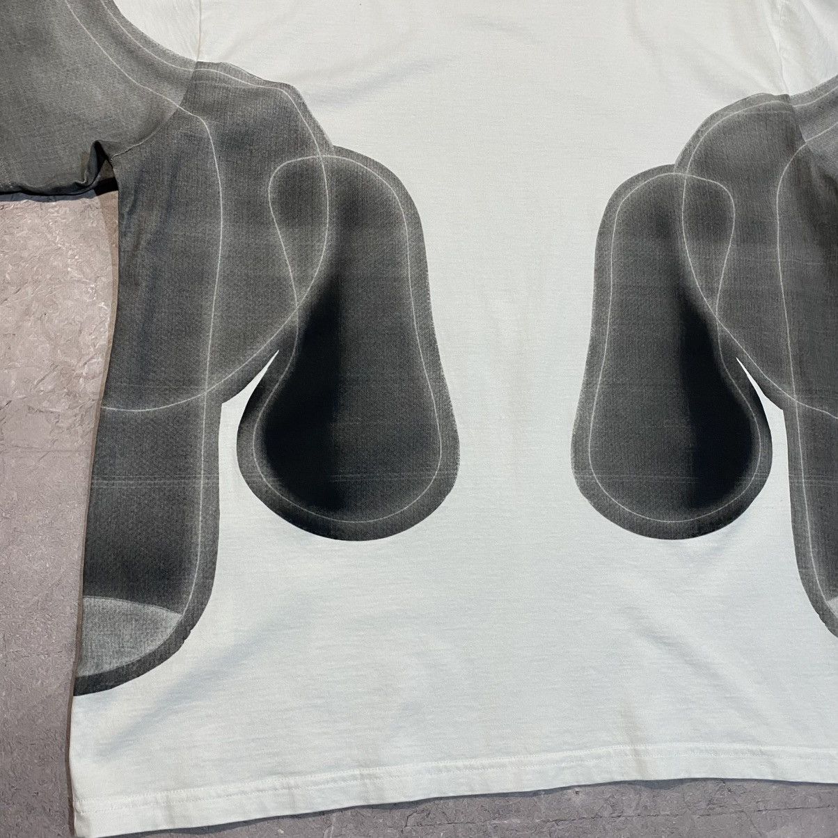 Burberry RARE ! BURBERRY ELON GRAPHIC BEAR TEE Size US M / EU 48-50 / 2 - 13 Thumbnail