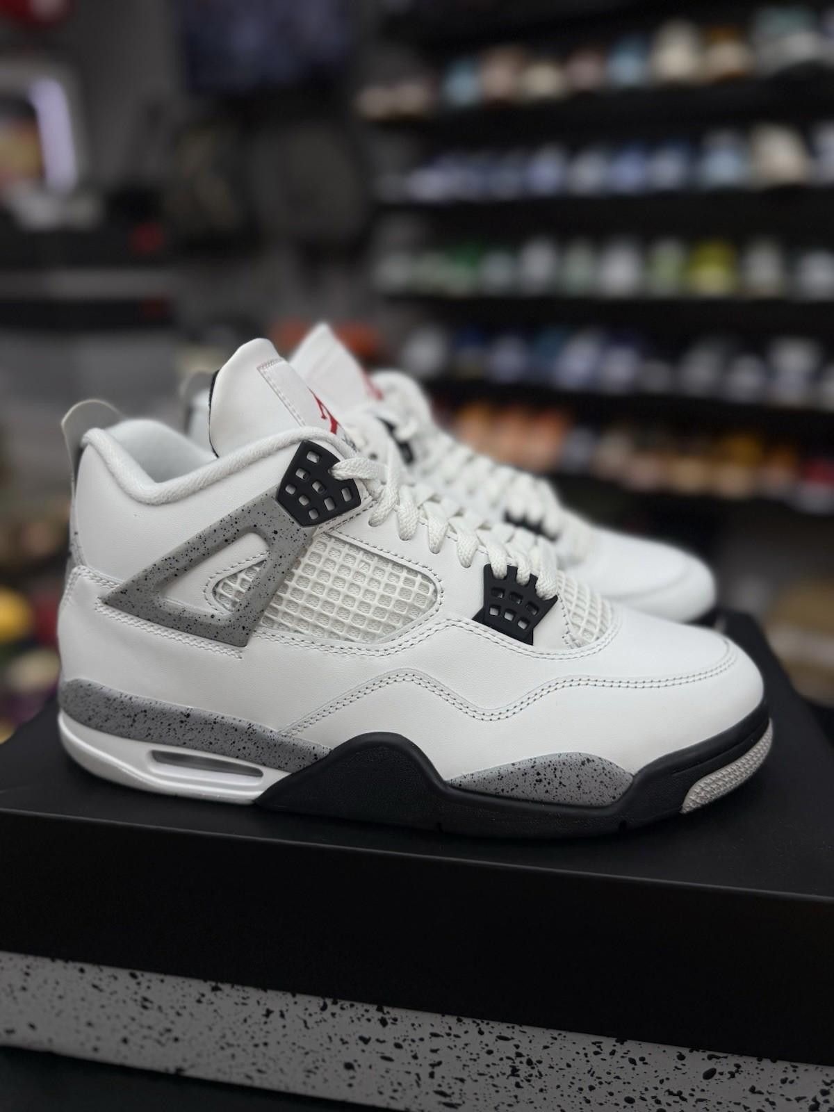 Jordan Brand DS Air Jordan 4 Retro OG 2025 White Cement Size 8.5 Men’s Size US 8.5 / EU 41-42 - 1 Thumbnail