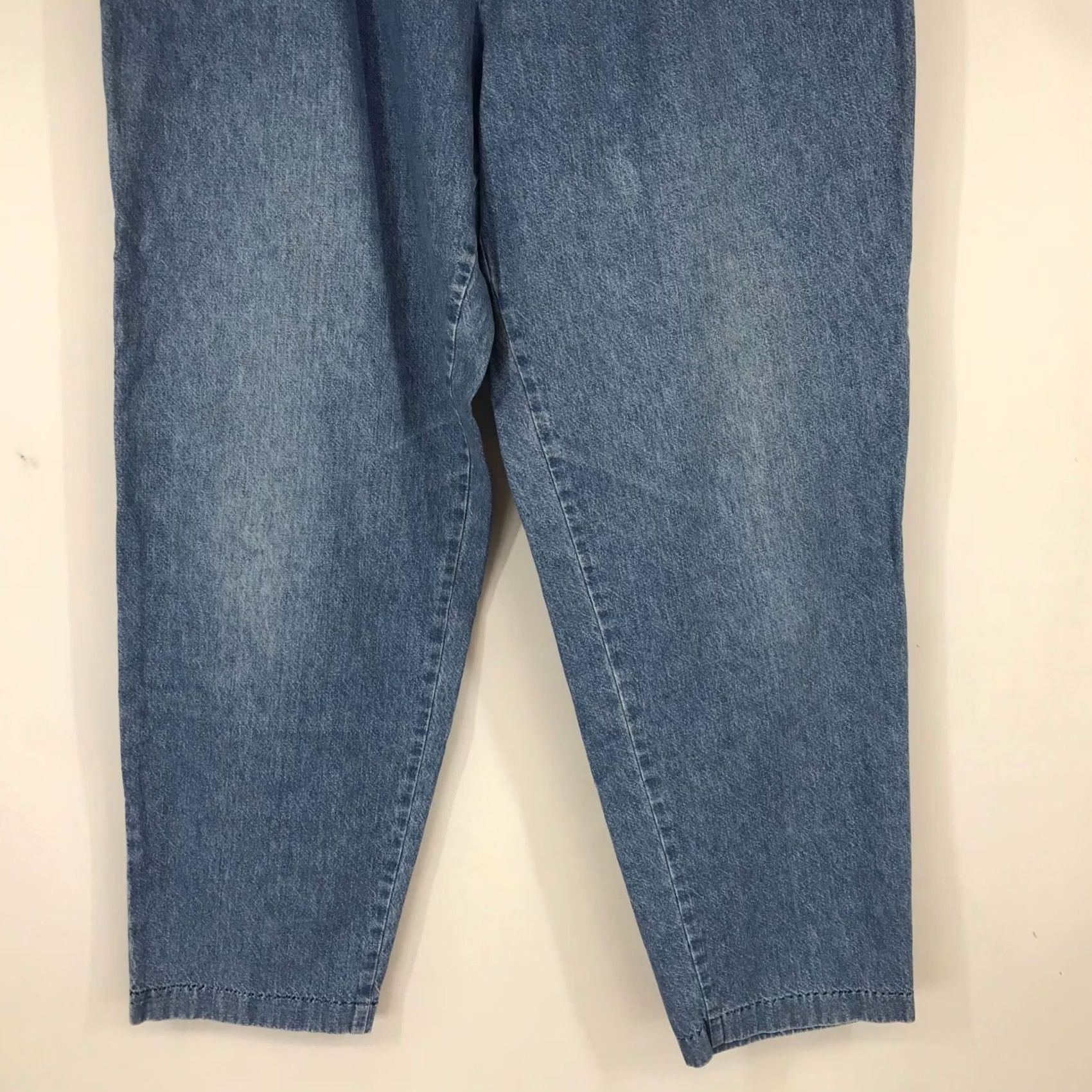 Levi's VINTAGE Levi's - WOMEN'S Jeans - 18 - BLUE DENIM 100% COTTON PLEATED FRONT Size 40" / US 18 - 3 Thumbnail