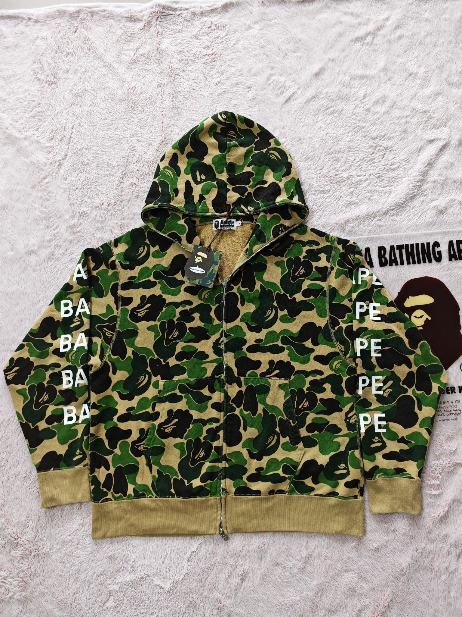 Bape A Bathing Ape Camo Logo Zip Hoodie Size L Size US L / EU 52-54 / 3 - 1 Thumbnail