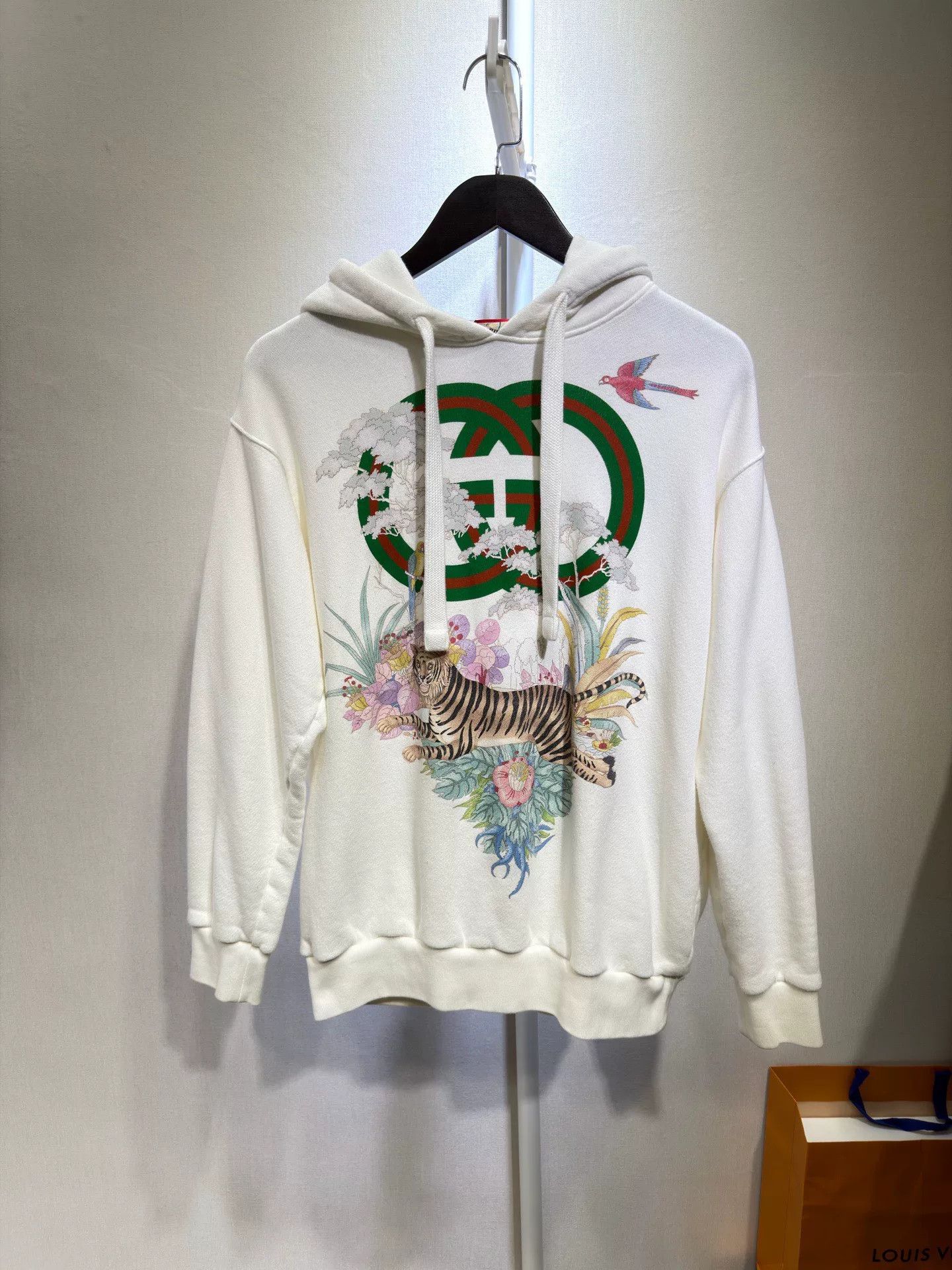Gucci Gucci Tiger Print Hoodie in Beige Size XS / US 0-2 / IT 36-38 - 1 Thumbnail