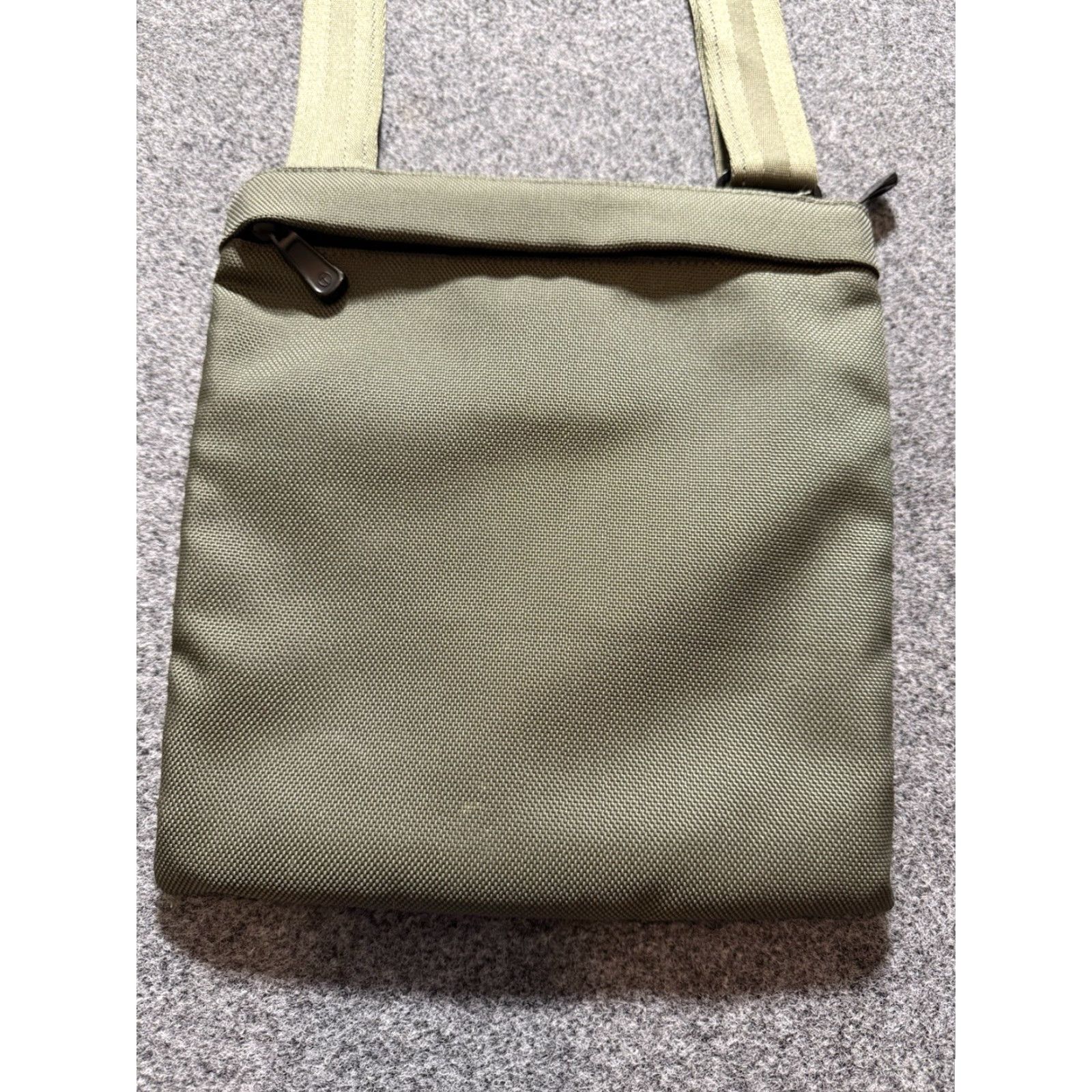 Tumi Tumi Tech Messenger Bag Crossbody Olive Green Red Interior Canvas Nylon Small Green Mens Messenger Bag Accessories Size ONE SIZE - 7 Thumbnail