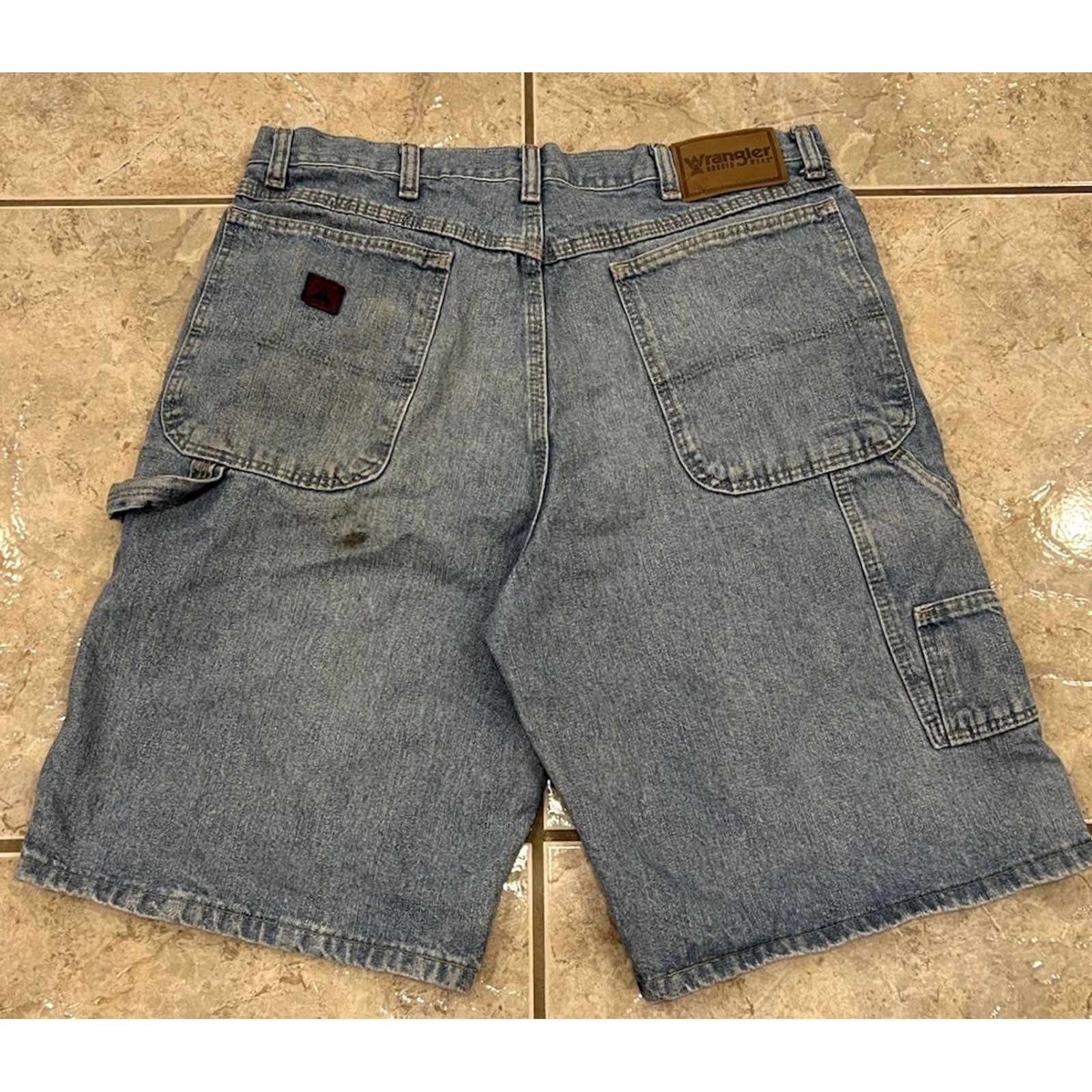 Wrangler VINTAGE Wrangler Blue Denim Carpenter Shorts Jorts 10.5" 34 Mens 90s Grunge Workwear Distressed Size US 34 / EU 50 - 2 Thumbnail