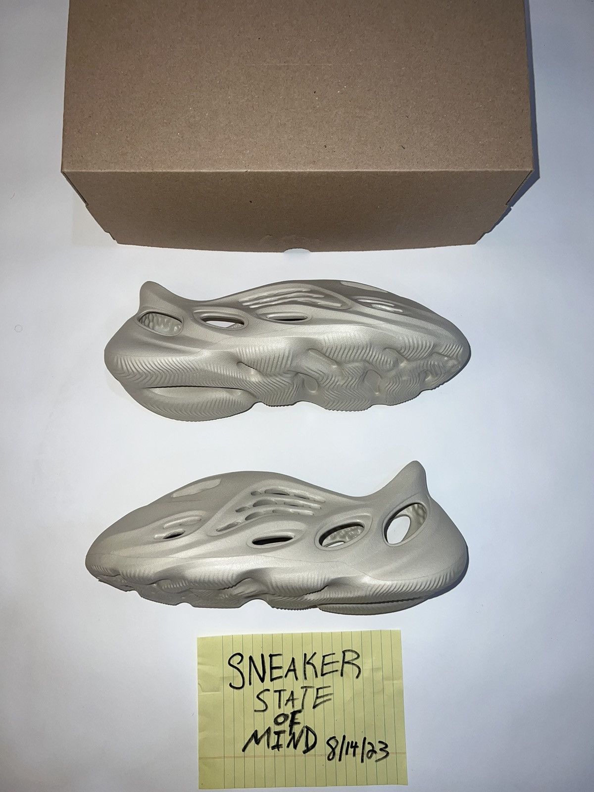 Adidas × Kanye West BRAND NEW ADIDAS YEEZY FOAM RUNNER SAND SIZE: 11 Size US 11 / EU 44 - 2 Thumbnail