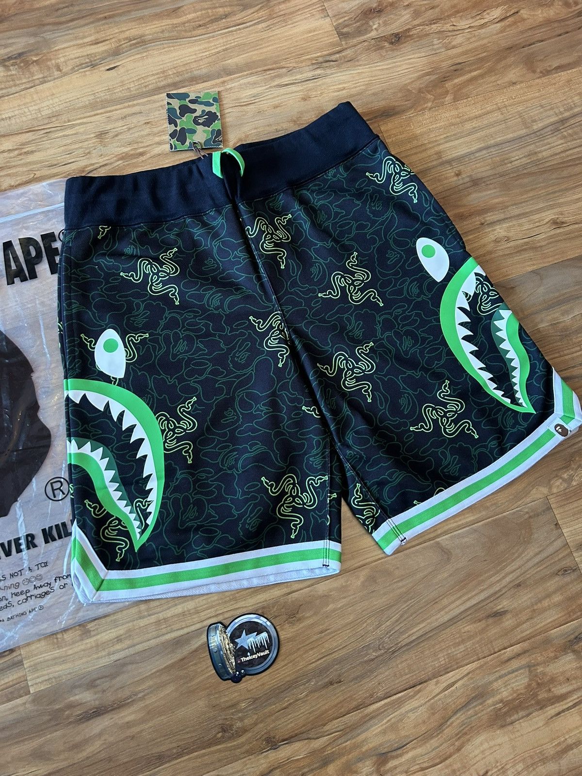Bape NEW Bape x Razer Collab Side Shark Shorts Size US 30 / EU 46 - 2 Thumbnail