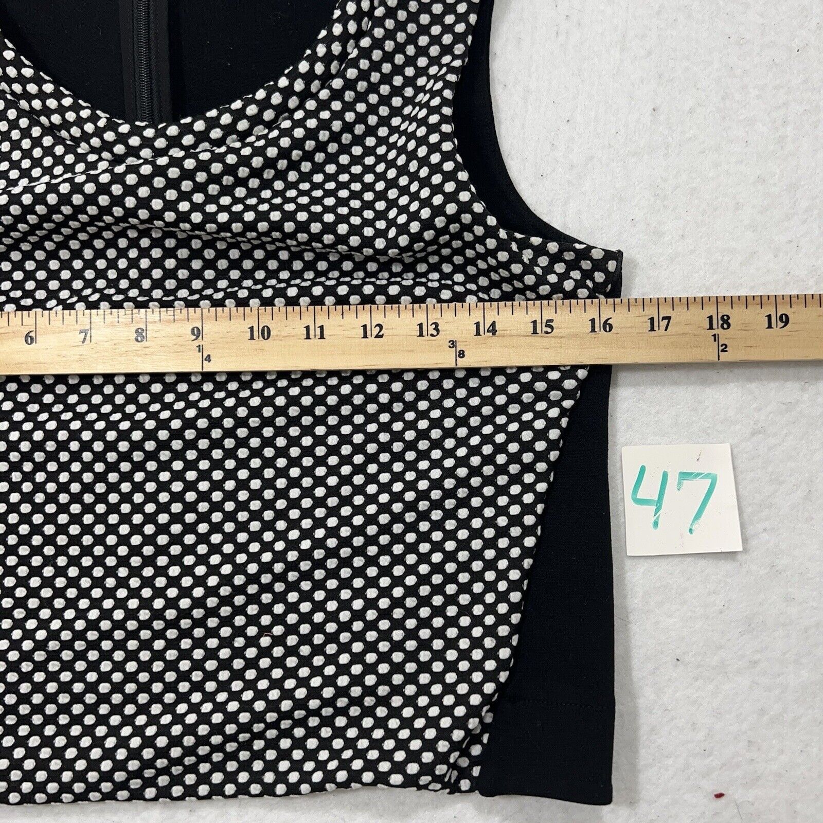 Banana Republic Banana Republic Sleeveless Polka Dot Zip Up Crop Top Size XS / US 0-2 / IT 36-38 - 6 Thumbnail