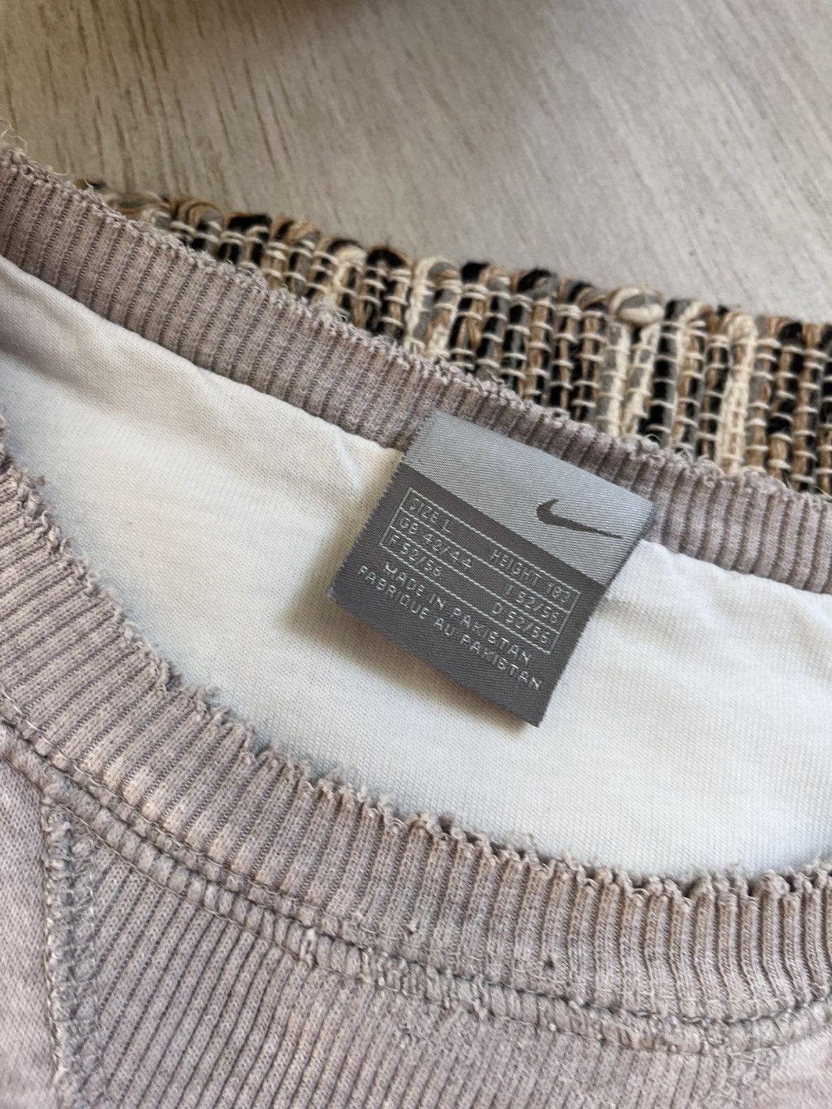 Nike × Vintage Vintage 00s Nike Sweatshirt Beige Distressed Minimalistic Size US L / EU 52-54 / 3 - 18 Thumbnail