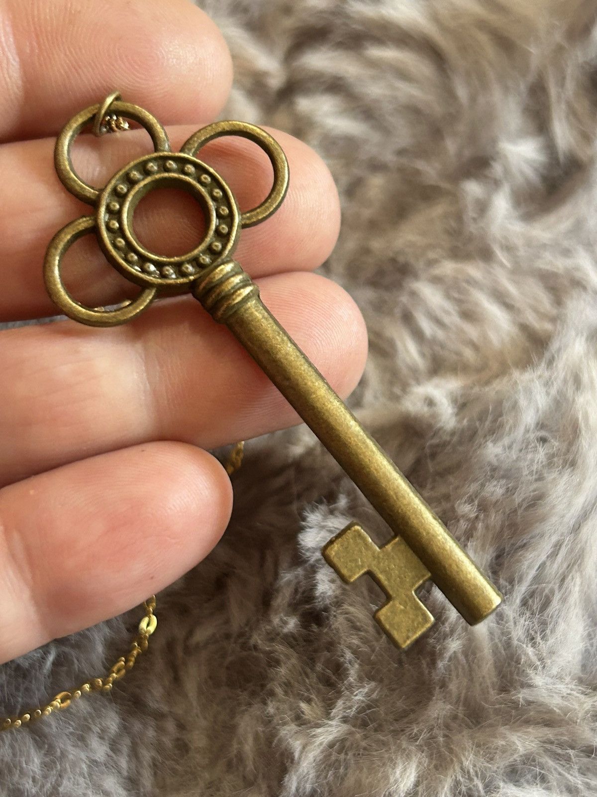 Vintage Vintage brass skeleton key on chain necklace Size ONE SIZE - 5 Thumbnail