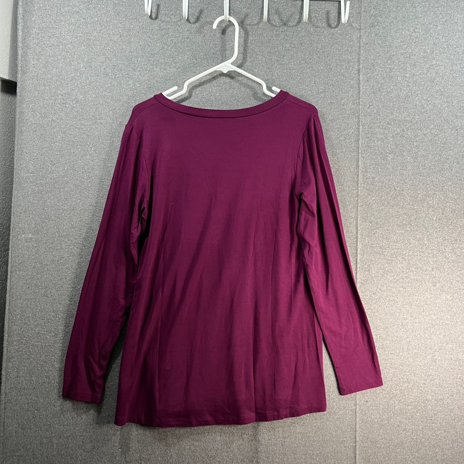 Other Susan Graver Lifestyle Spa Knit V-Neck Long Sleeve A-Line T Size S / US 4 / IT 40 - 2 Thumbnail