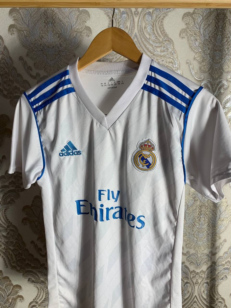 Vintage VERY RARE ADIDAS FC REAL MADRID SPAIN SOCCER JERSEY RETRO Size US XS / EU 42 / 0 - 2 Thumbnail