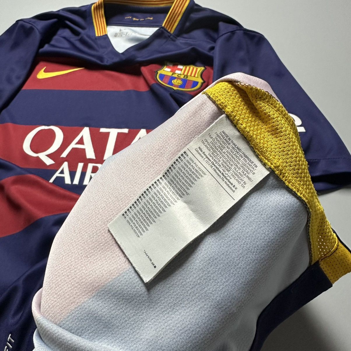 Nike BARCELONA NIKE 2015/2016 FOOTBALL HOME JERSEY #10 MESSI Size US M / EU 48-50 / 2 - 15 Thumbnail