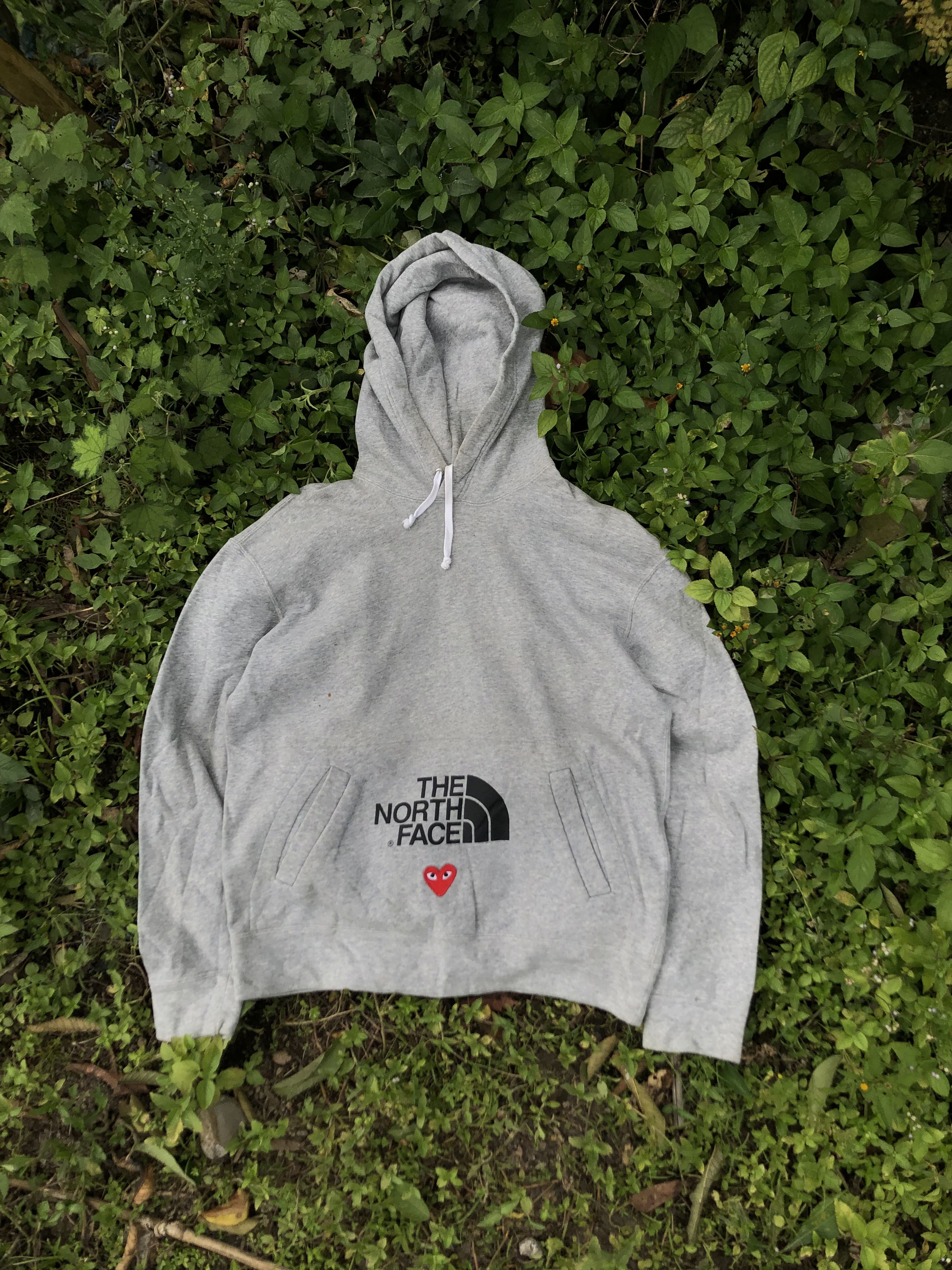Comme des Garcons Play come des garcons x The north face hoodie gray 20AW Size US L / EU 52-54 / 3 - 1 Thumbnail