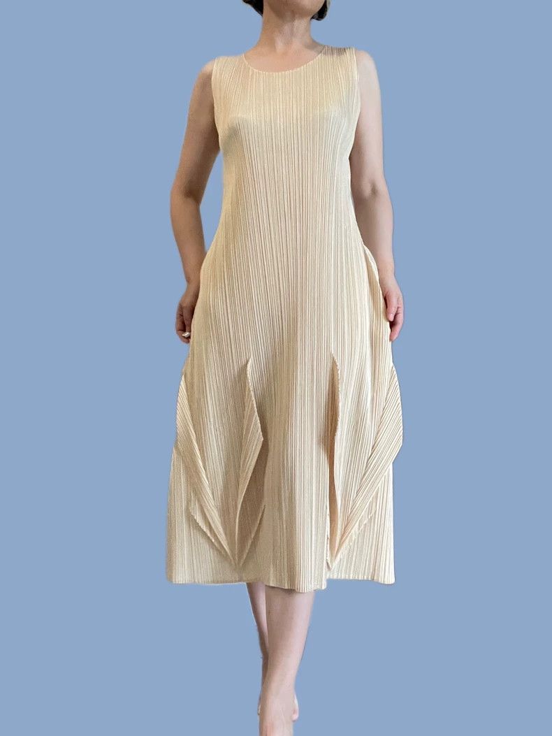 Issey Miyake Issey Miyake size:5 Beige origami airplane dress Size XS / US 0-2 / IT 36-38 - 1 Thumbnail