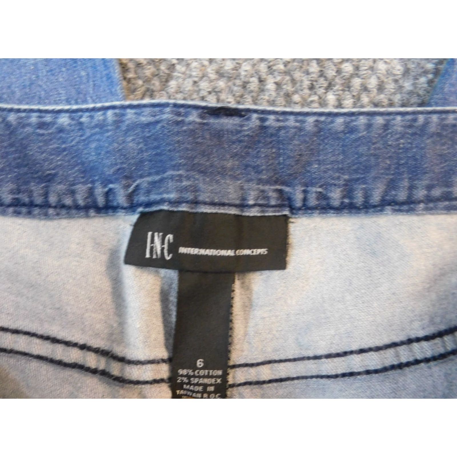 Vintage INC International Concepts Womens Jeans Capri 6 Blue Capris Cuffed Denim Straight 18in Inseam Regular Rise Zip Modern Designer Size 28" / US 6 / IT 42 - 3 Thumbnail
