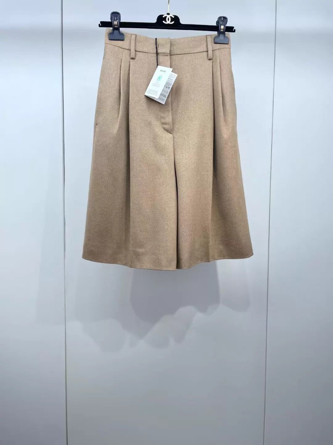 Prada Prada 24 Camel Hair Wide Leg Short 36 99New w/Tags Size 25" / US 0 / IT 36 - 1 Thumbnail