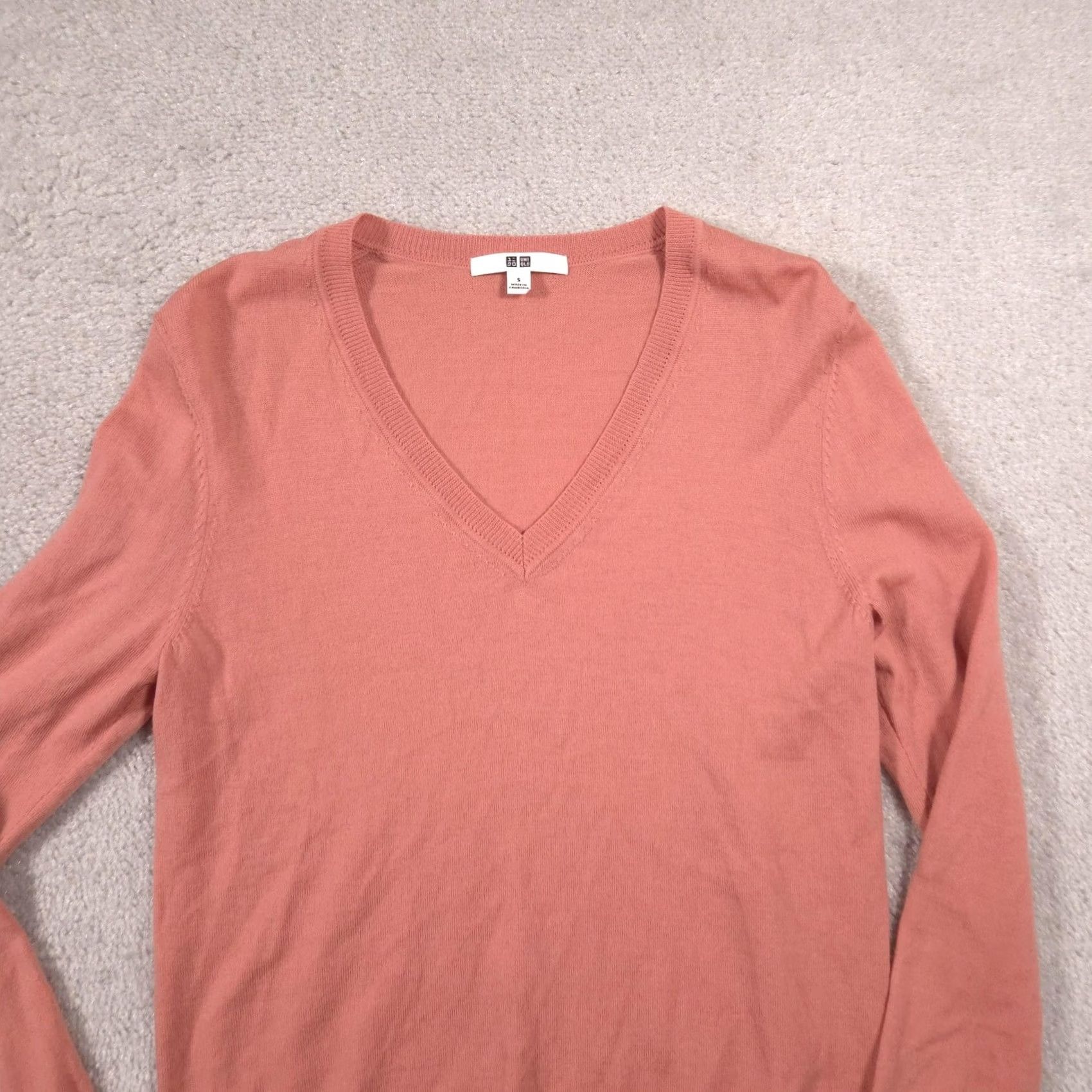 Uniqlo Uniqlo Sweater Womens S Pink Wool V Neck Lightweight Knit Pullover Long Sleeve Size S / US 4 / IT 40 - 3 Thumbnail