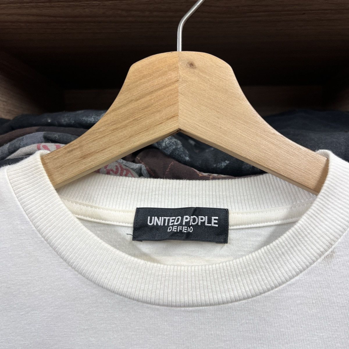 Other UNITED PEOPLE DEFEND “DEFEND PARIS” L/S 90s STYLE Size US M / EU 48-50 / 2 - 3 Thumbnail