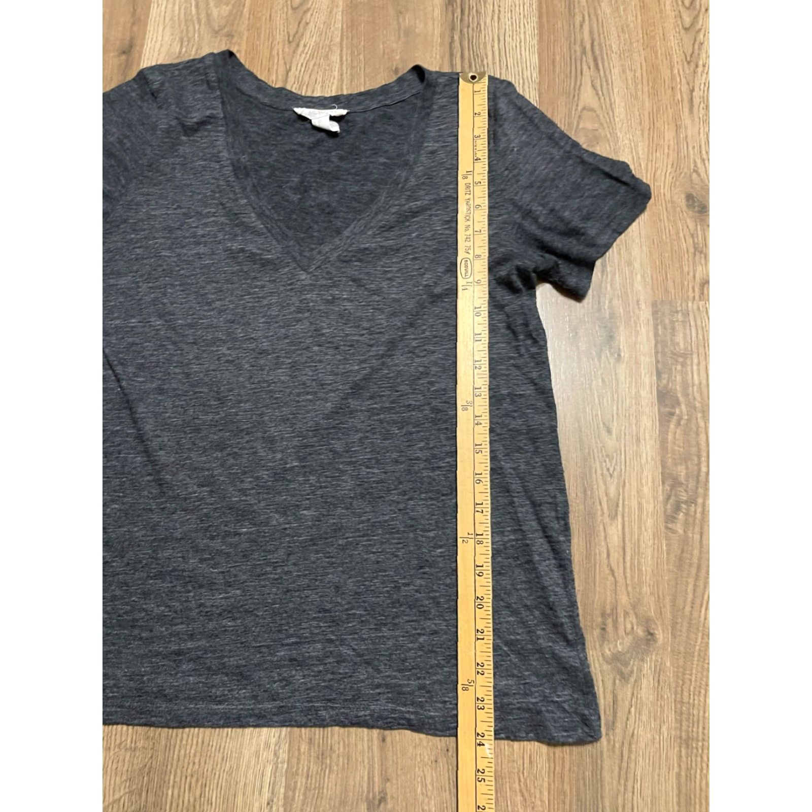 Forever 21 FOREVER 21 Shirt Women’s Medium Gray V-Neck Short Sleeve Casual Basic Size M / US 6-8 / IT 42-44 - 6 Thumbnail