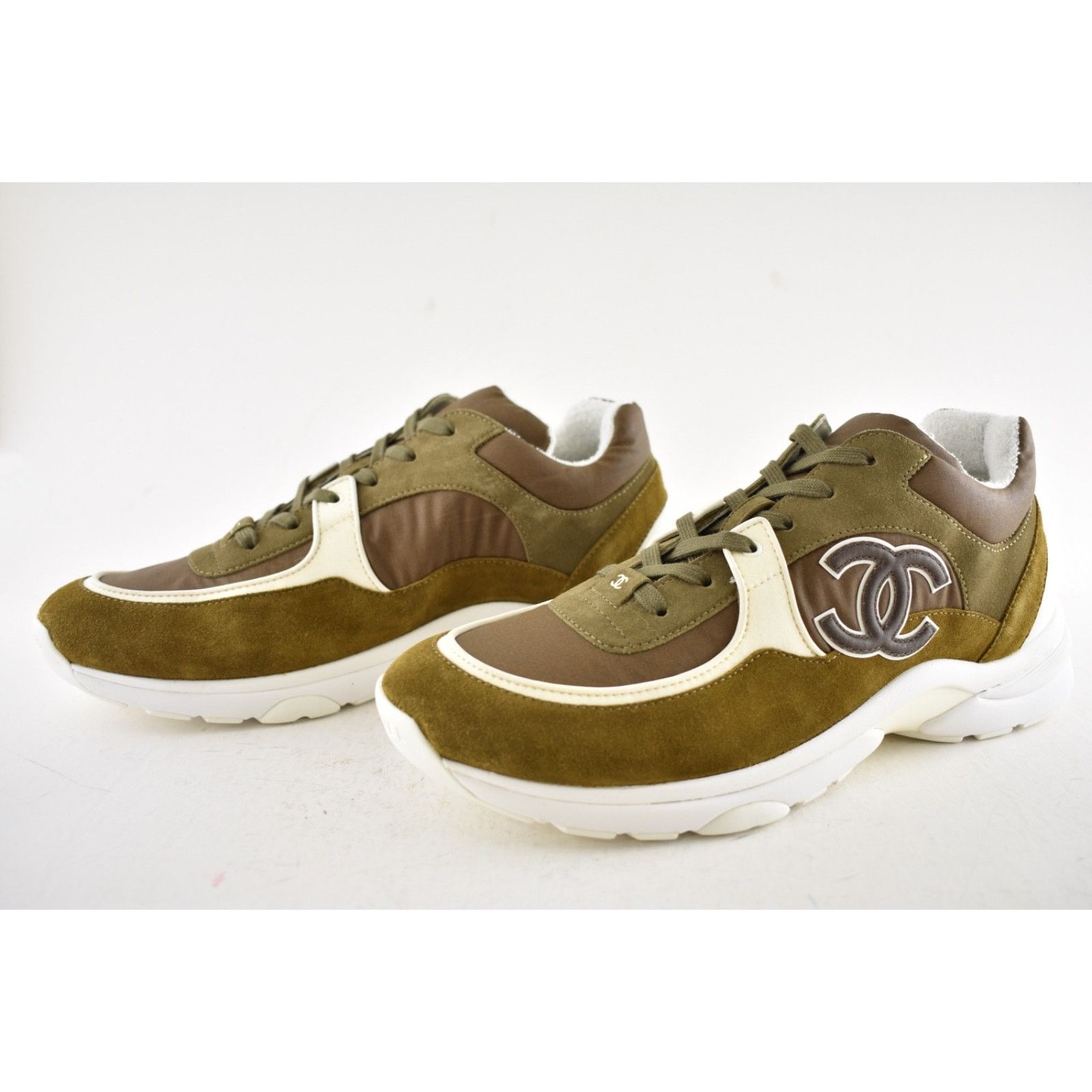 Chanel Chanel 20C Mens Brown Green White CC Logo Low Top Size US 11 / EU 44 - 10 Thumbnail