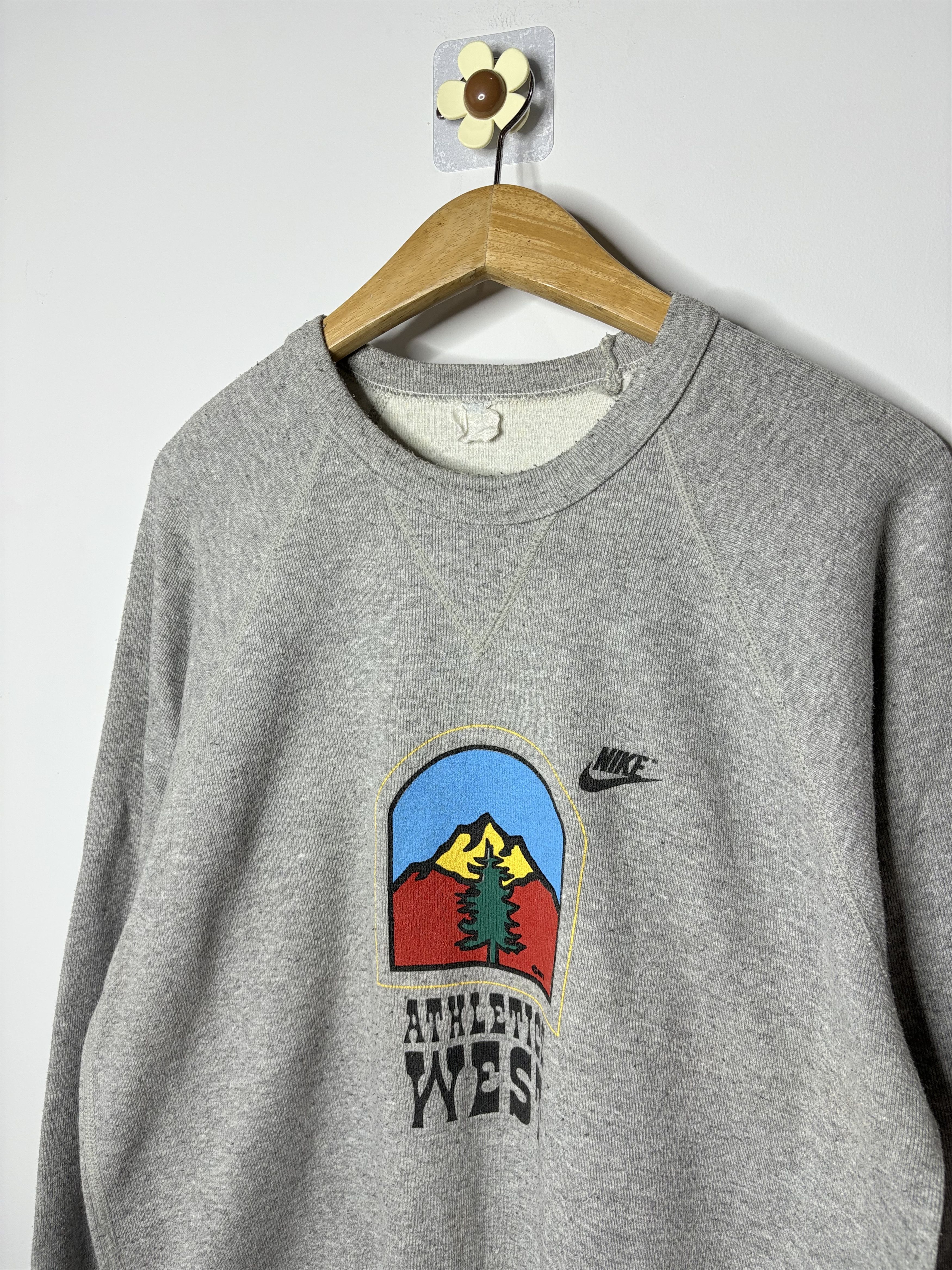 Nike VINTAGE 70s Nike Athletics West Crewneck Sweatshirt L Gray Size US M / EU 48-50 / 2 - 2 Thumbnail