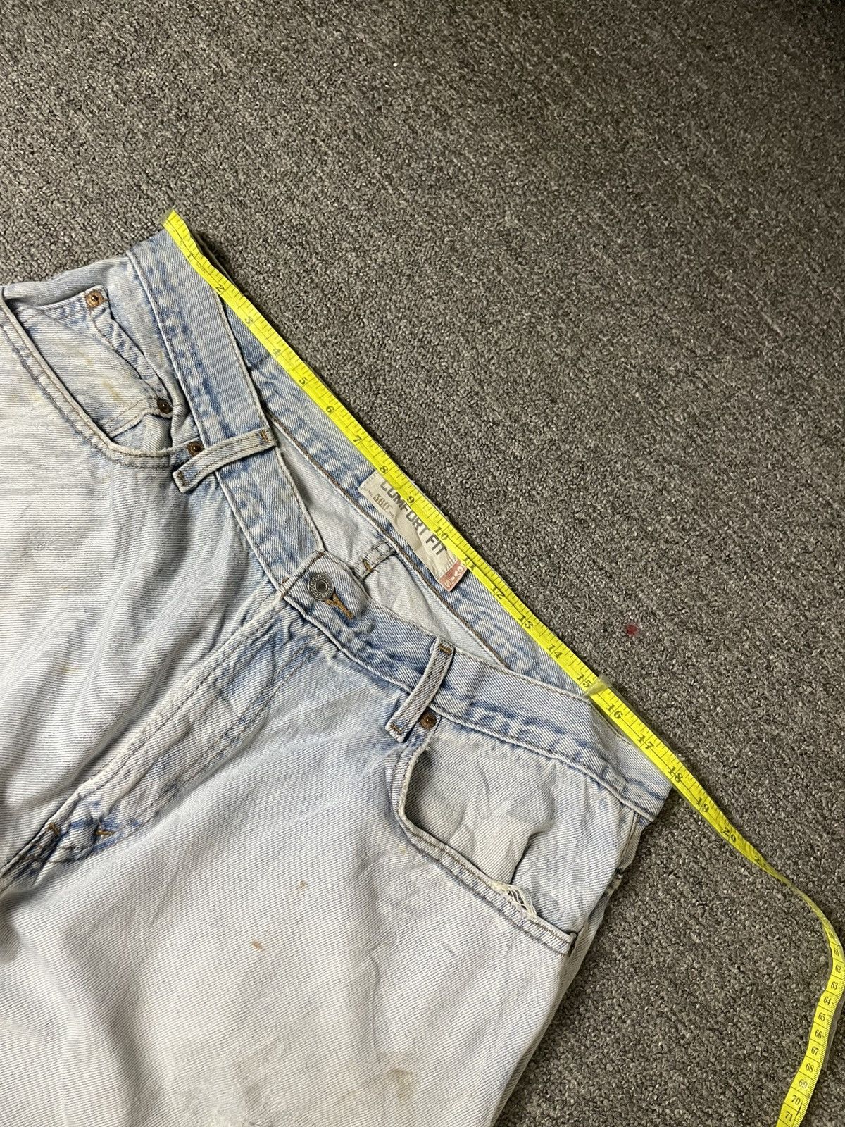 Levi's × Vintage Levis 560 Comfort Fit Ripped Jeans (106) Size US 36 / EU 52 - 6 Thumbnail