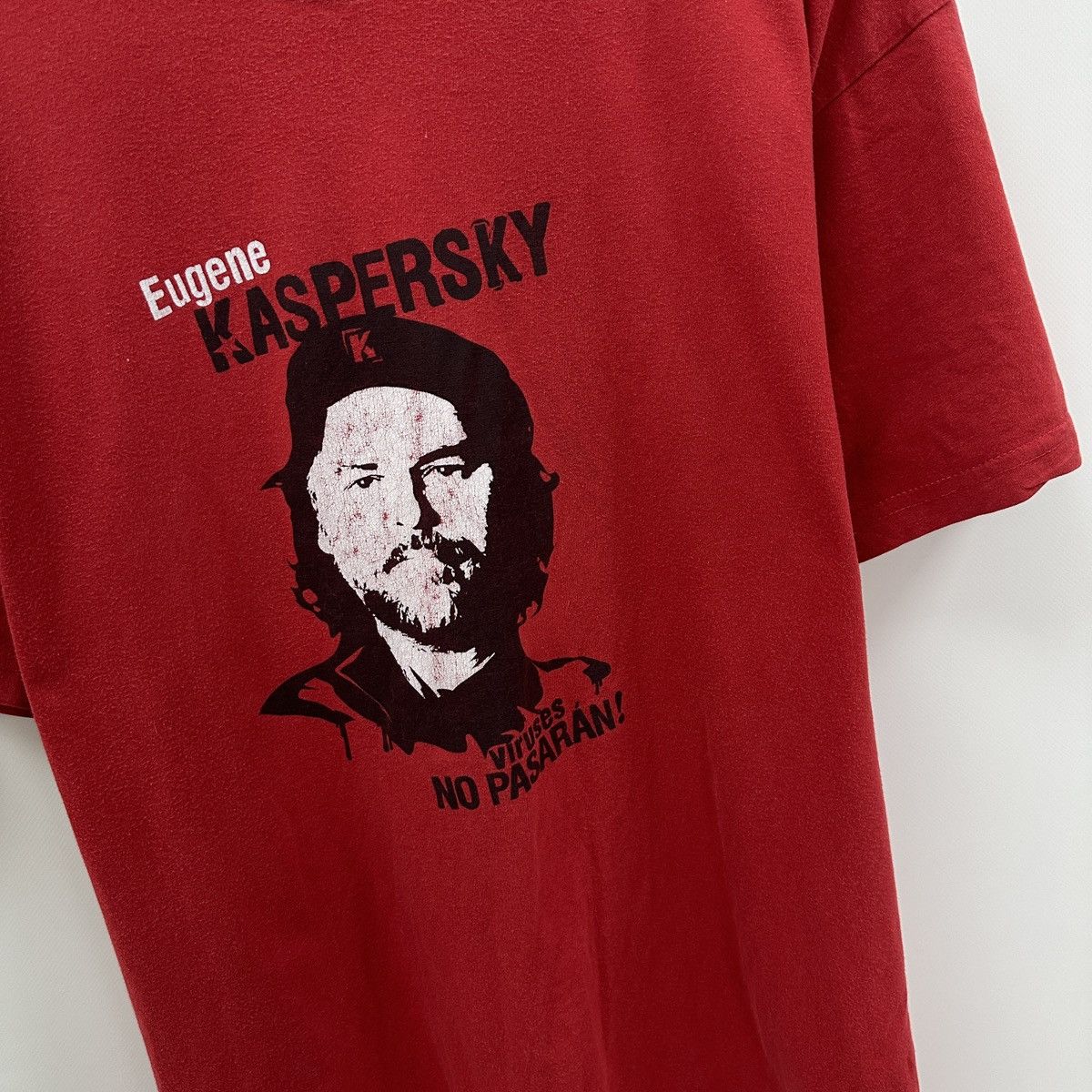 Microsoft Vintage 00s Kaspersky Viruses no pasaran Che Guevara y2k tee Size US L / EU 52-54 / 3 - 4 Thumbnail