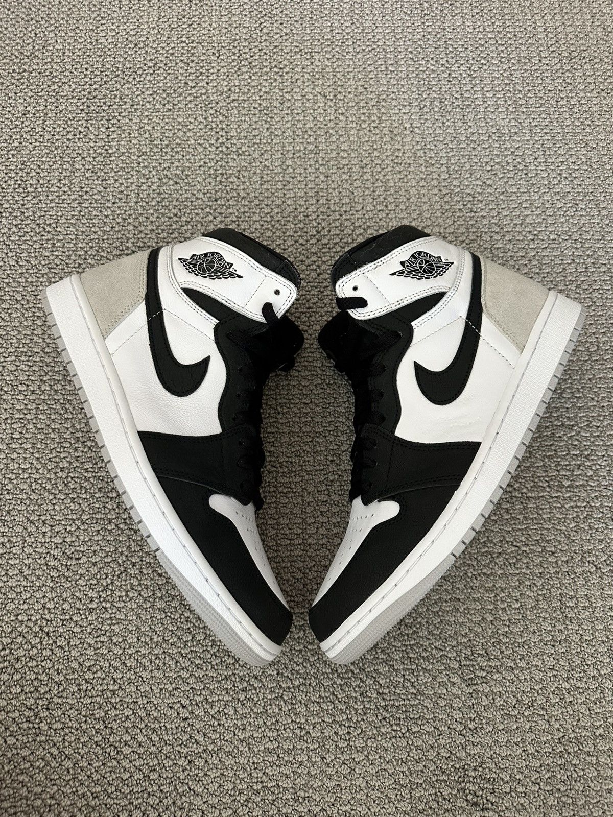 Nike Jordan 1 Bleached Coral Size US 11 / EU 44 - 15 Thumbnail