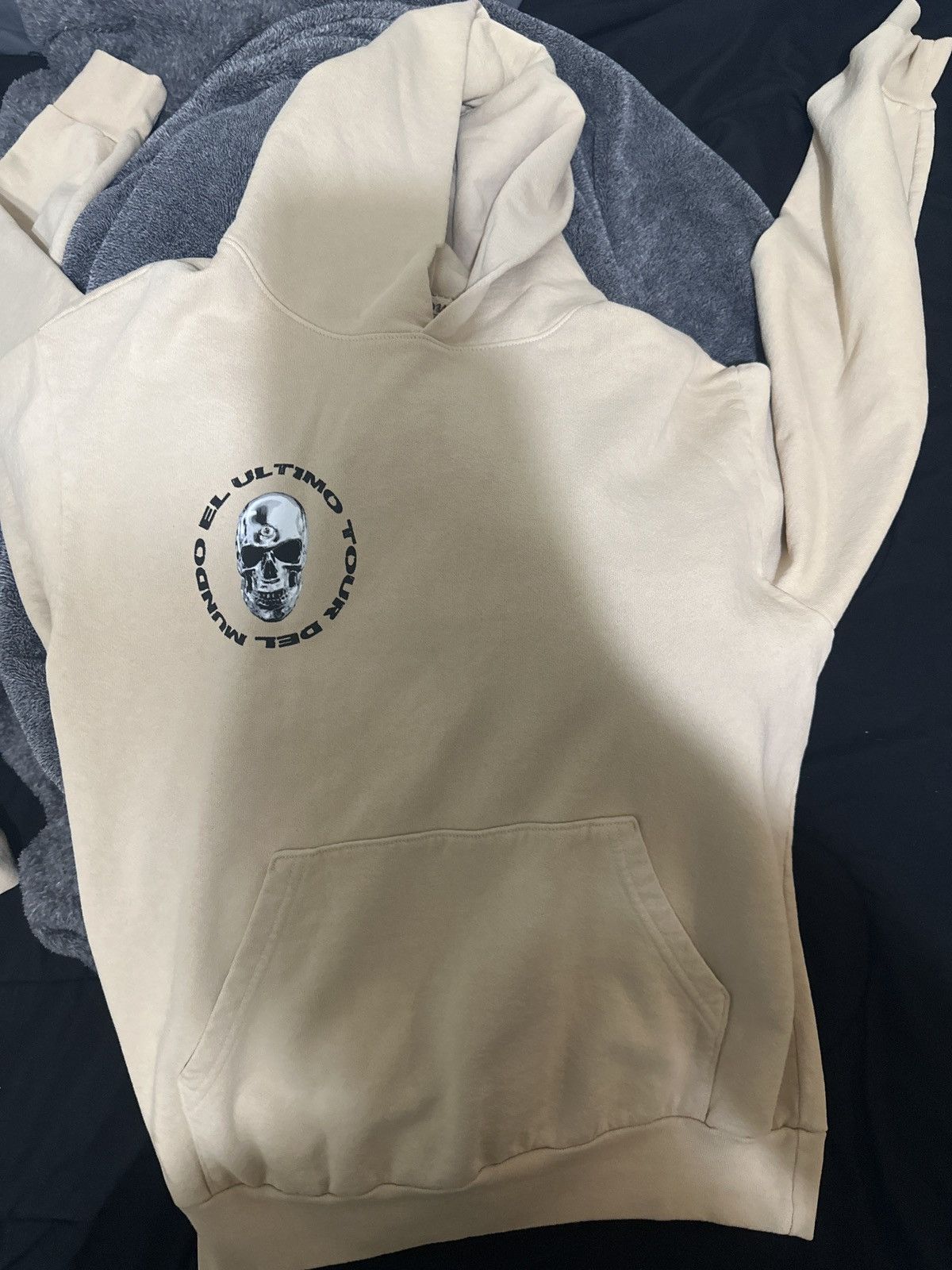 Other Bad Bunny el ultimo tour del mundo hoodie skull Size US M / EU 48-50 / 2 - 2 Thumbnail