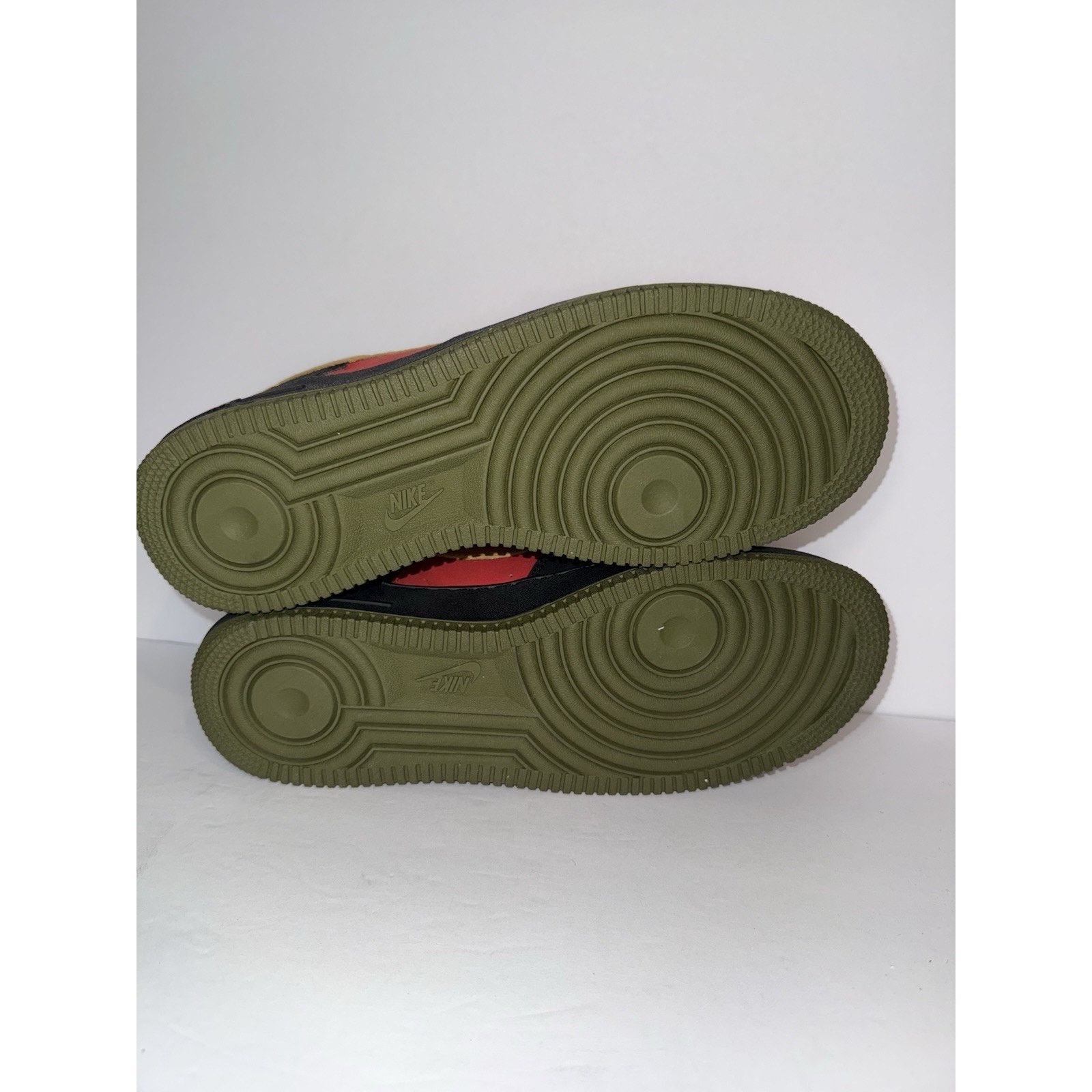 Nike 420/523 2004 Nike LeBron James “Fearless Warrior’ Sz 9.5 Size US 9.5 / EU 42-43 - 6 Thumbnail