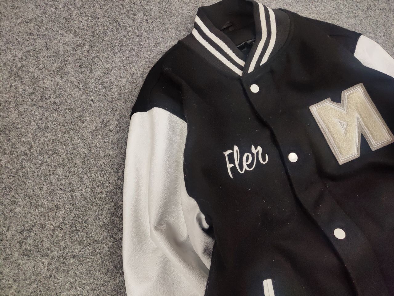 Japanese Brand Vintage 90's Japanese Black White Logo Varsity Bomber Jacket Size US L / EU 52-54 / 3 - 7 Thumbnail