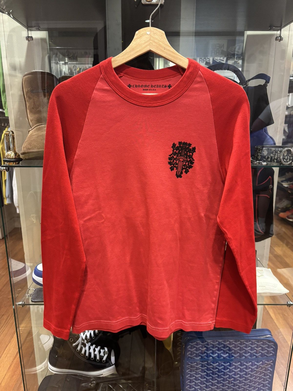 送料無料♪【CHROME HEARTS】VINE DAGGER BASEBALL SHIRT Chrome Hearts Dagger Baseball Shirt White/Red Men's - US