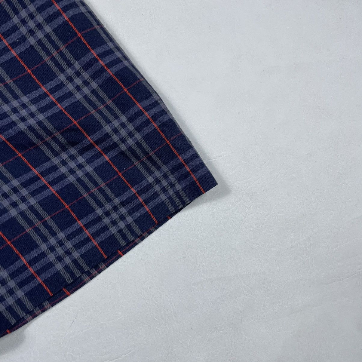 Burberry BURBERRY BLUE PLAID SHORT Size 27" / US 4 / IT 40 - 12 Thumbnail