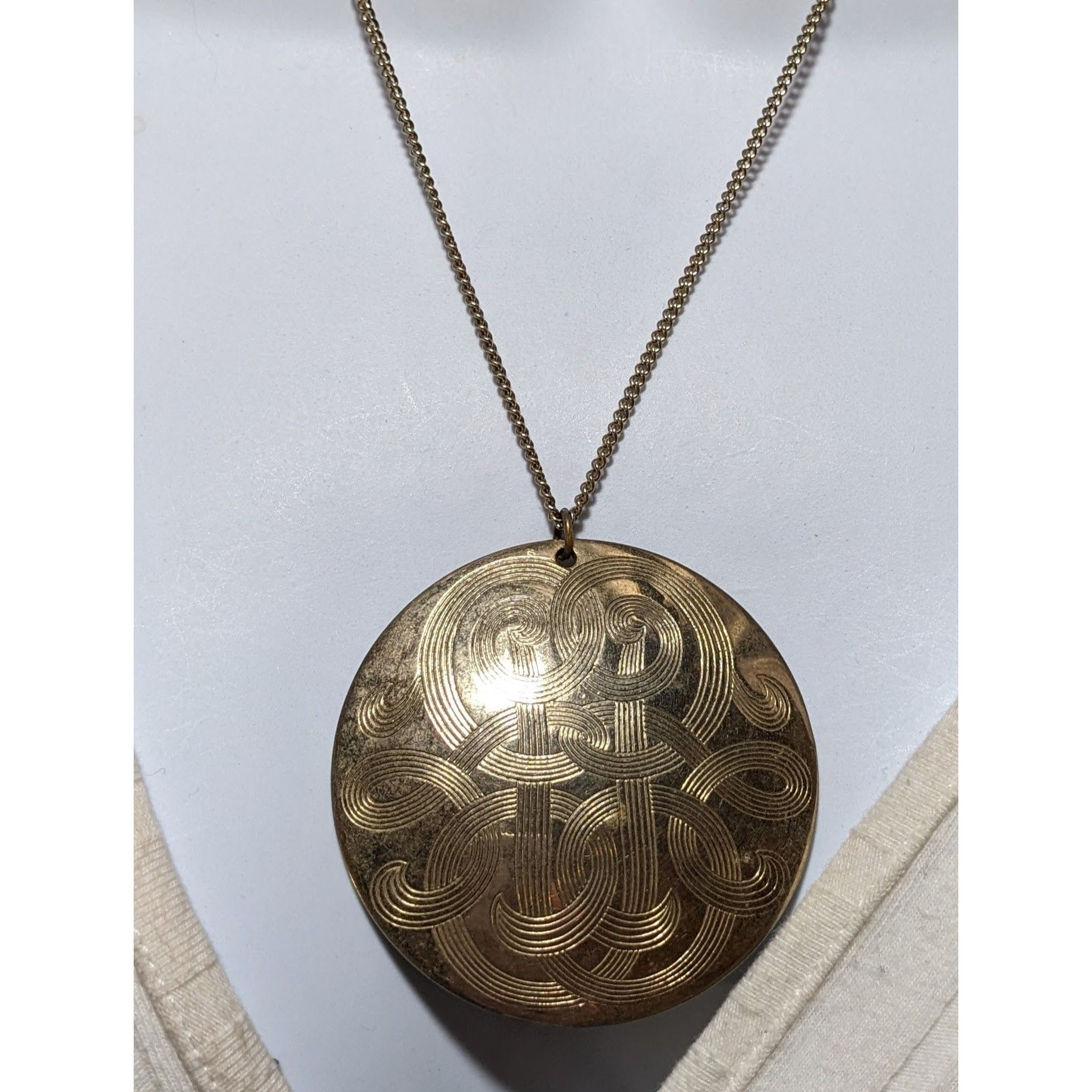 Other Vintage Large Engraved Gold Medallion Necklace Size ONE SIZE - 7 Thumbnail