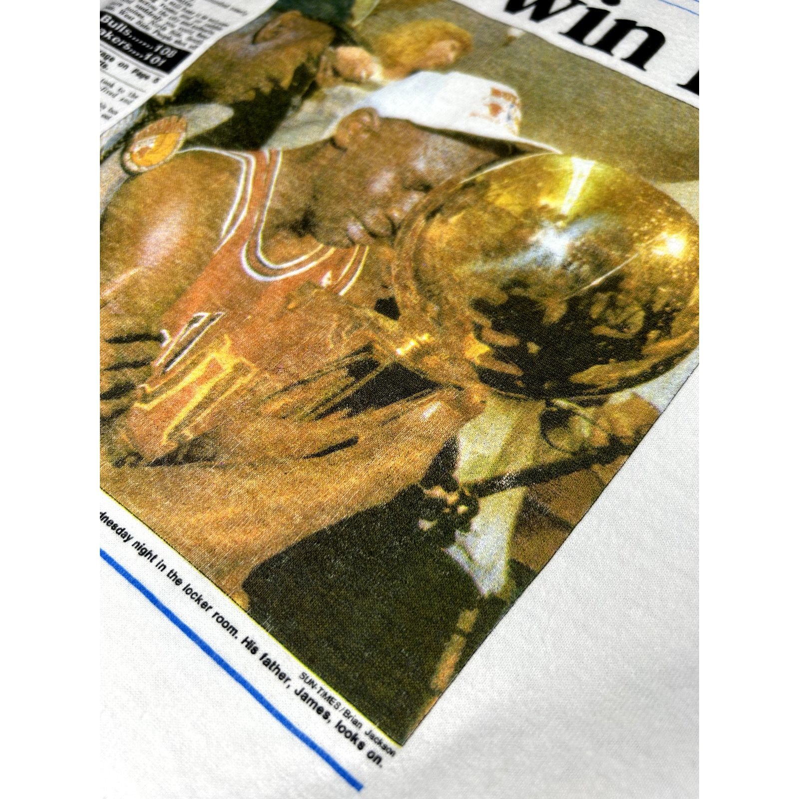 NBA '91 NBA Chicago Bulls Michael Jordan Newspaper Print T Shirt Size US L / EU 52-54 / 3 - 14 Thumbnail