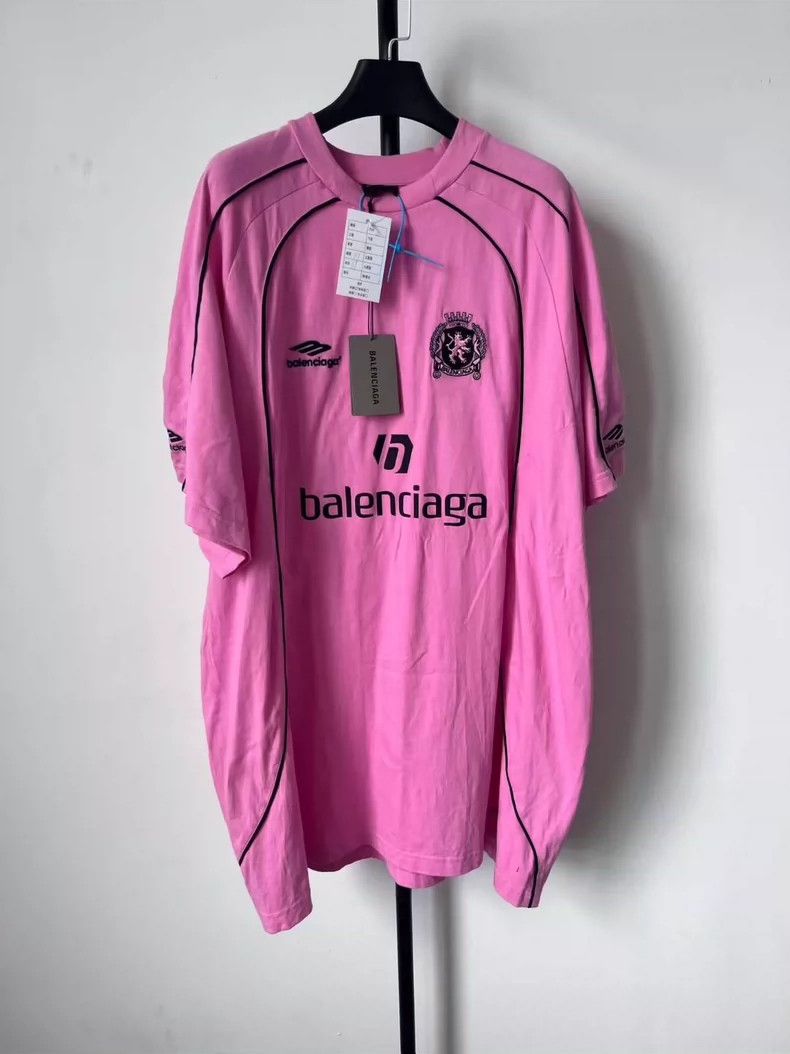Balenciaga Balenciaga Manchester United Football Short Sleeve T-Shirt Size US XL / EU 56 / 4 - 1 Thumbnail