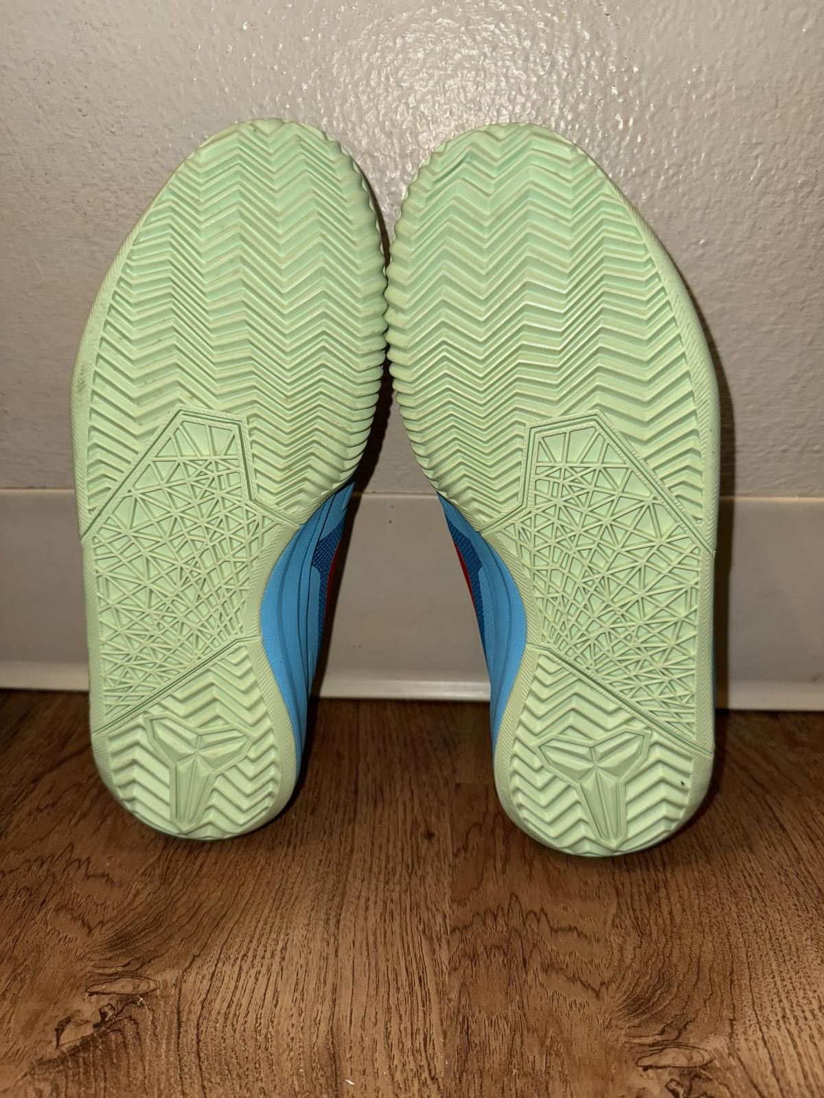 Nike Nike Kobe Mentality Clear Water (Gs) Size US 5 / EU 37 - 7 Thumbnail