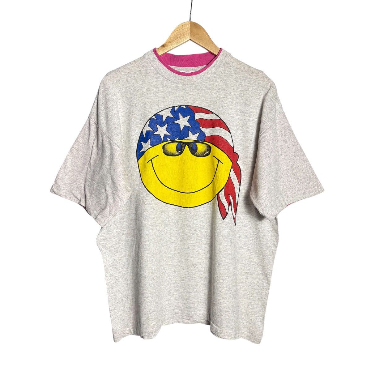 Vintage Vintage 90s Smiley USA Big Face Single Stitch T-Shirt Size US XL / EU 56 / 4 - 1 Thumbnail