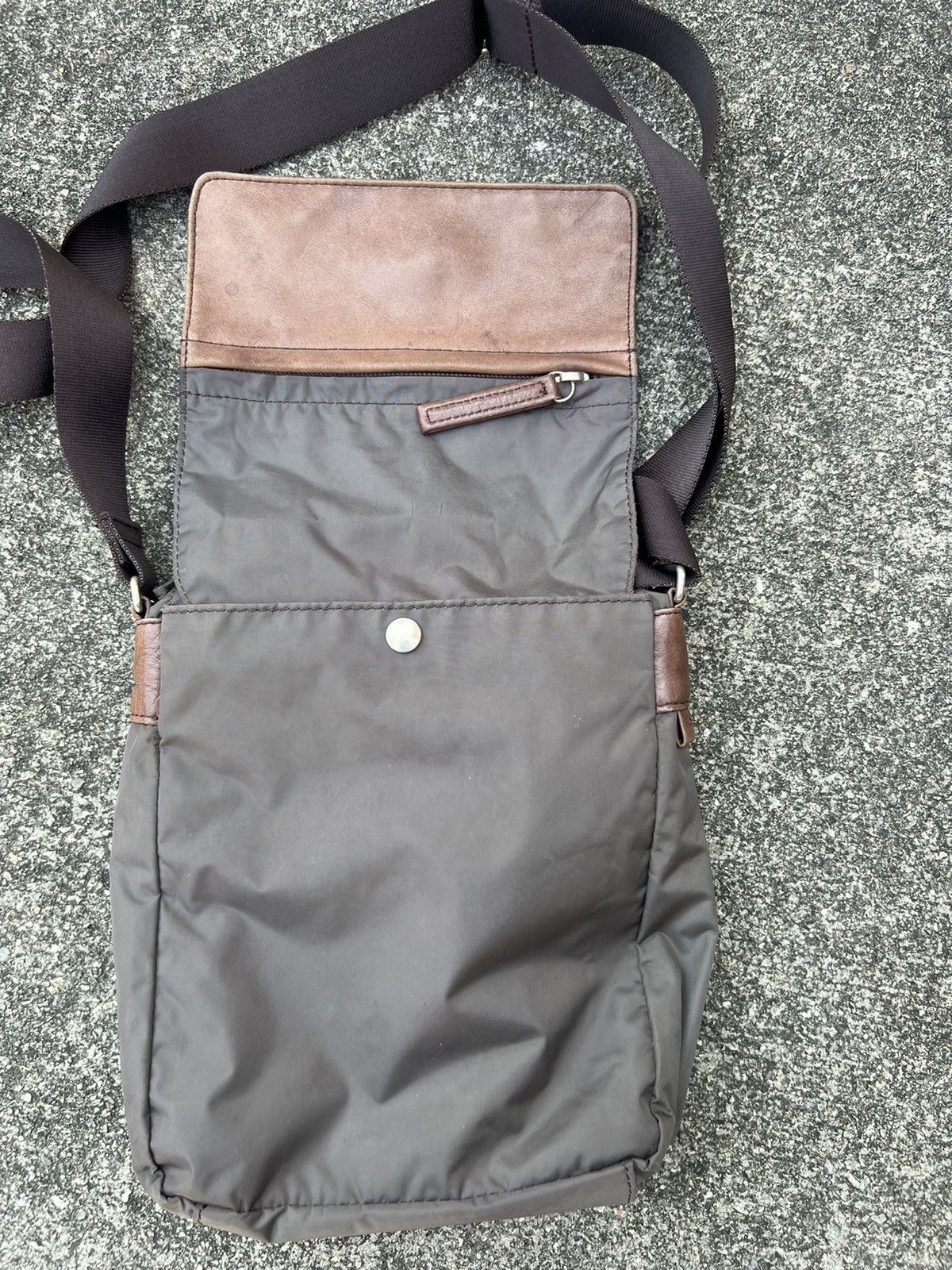Yohji Yamamoto Vintage Yohji Yamamoto Hybrid Patina Leather Sling Bag Size ONE SIZE - 17 Thumbnail