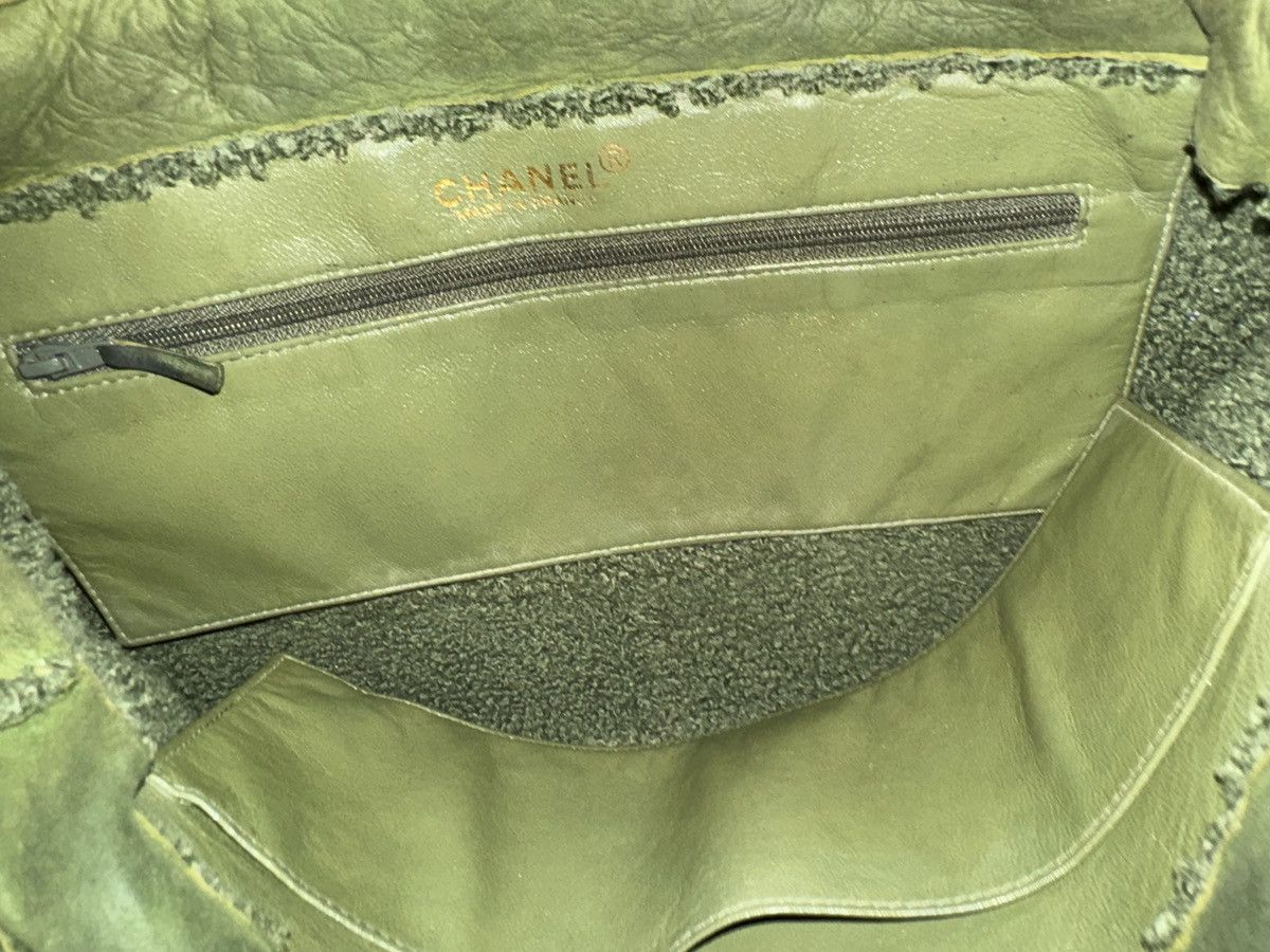 Chanel Chanel Green Suede Shearling Trim CC Turnlock Handbag Size ONE SIZE - 6 Thumbnail